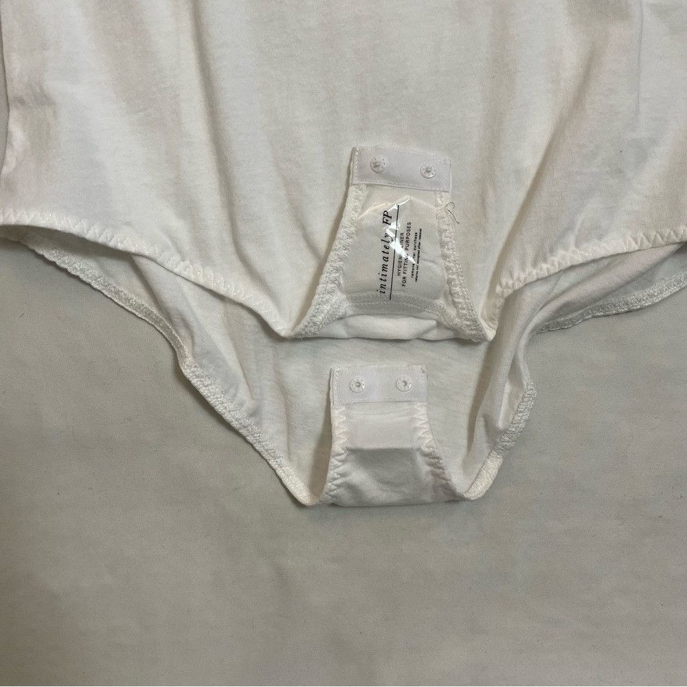 Free People NWT New $78 Free People Go-To Graphic White Bodysuit Size M Size M / US 6-8 / IT 42-44 - 8 Thumbnail
