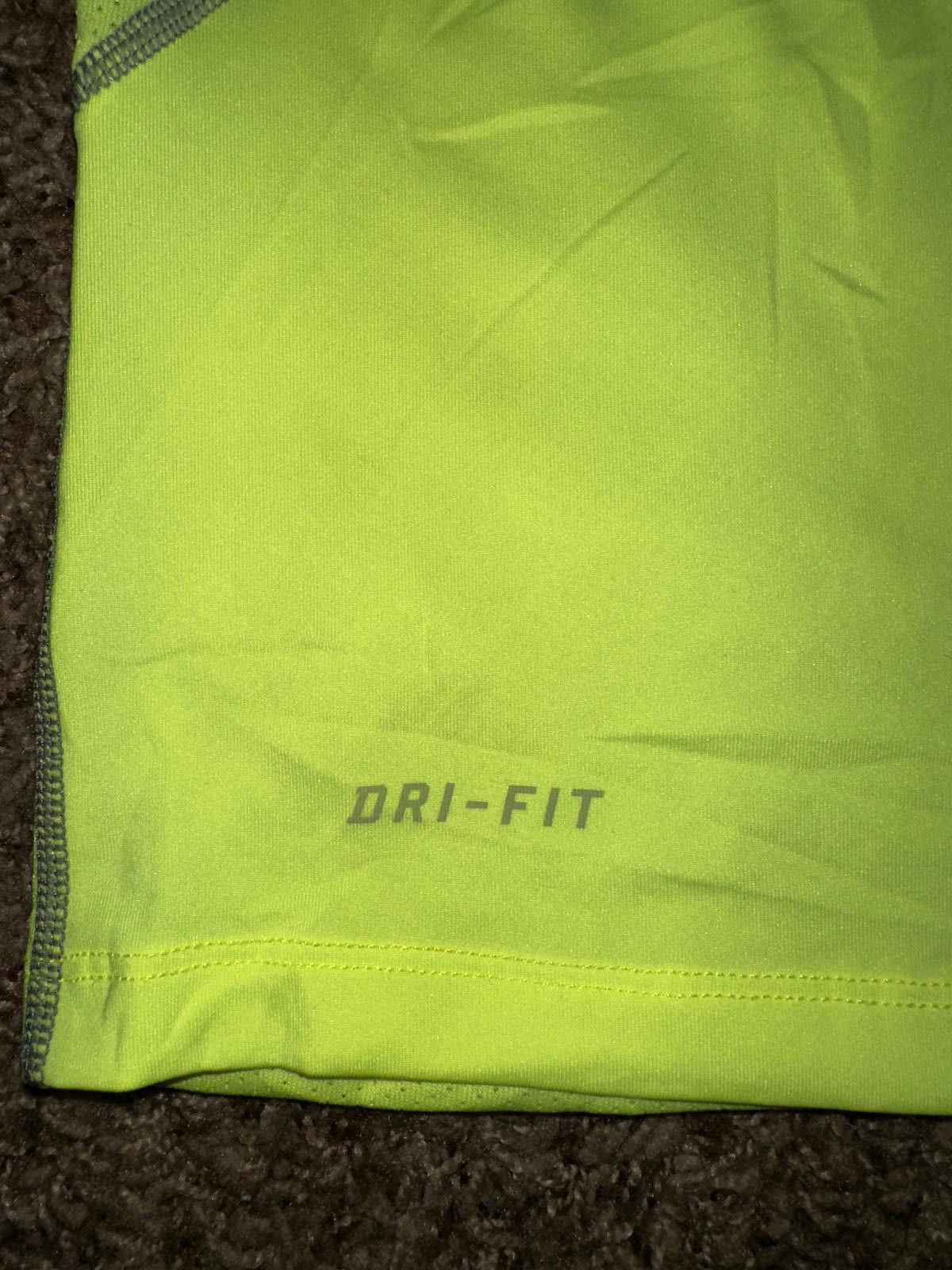 Nike Nike Men's Pro Combat Fitted Athletic 2.0 Volt Shirt Size US S / EU 44-46 / 1 - 2 Thumbnail