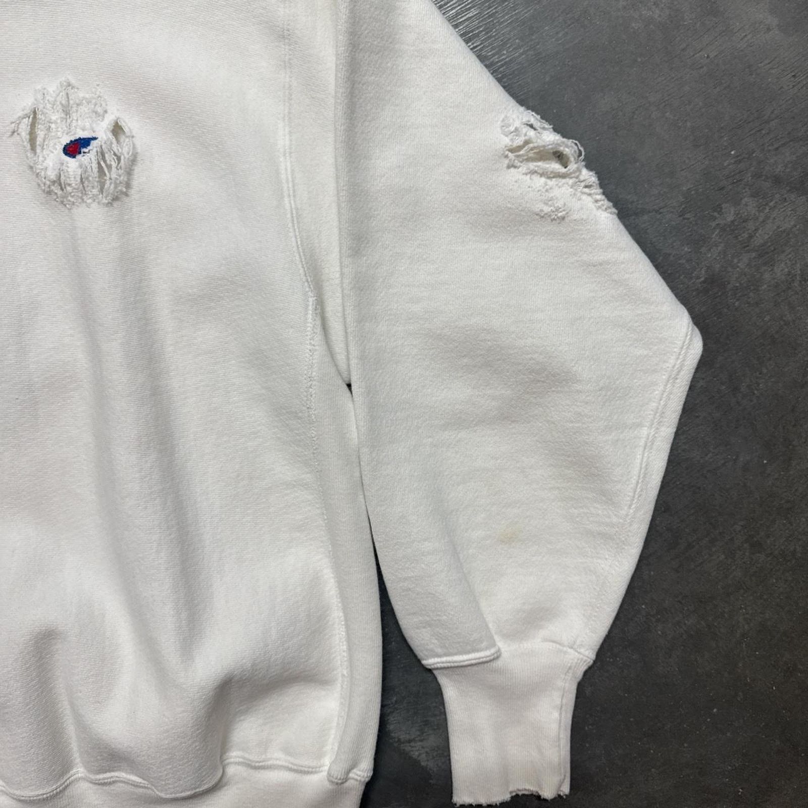 Champion × Vintage Champion Reverse Weave Vintage 90s Distressed Thrashed Size US L / EU 52-54 / 3 - 3 Thumbnail
