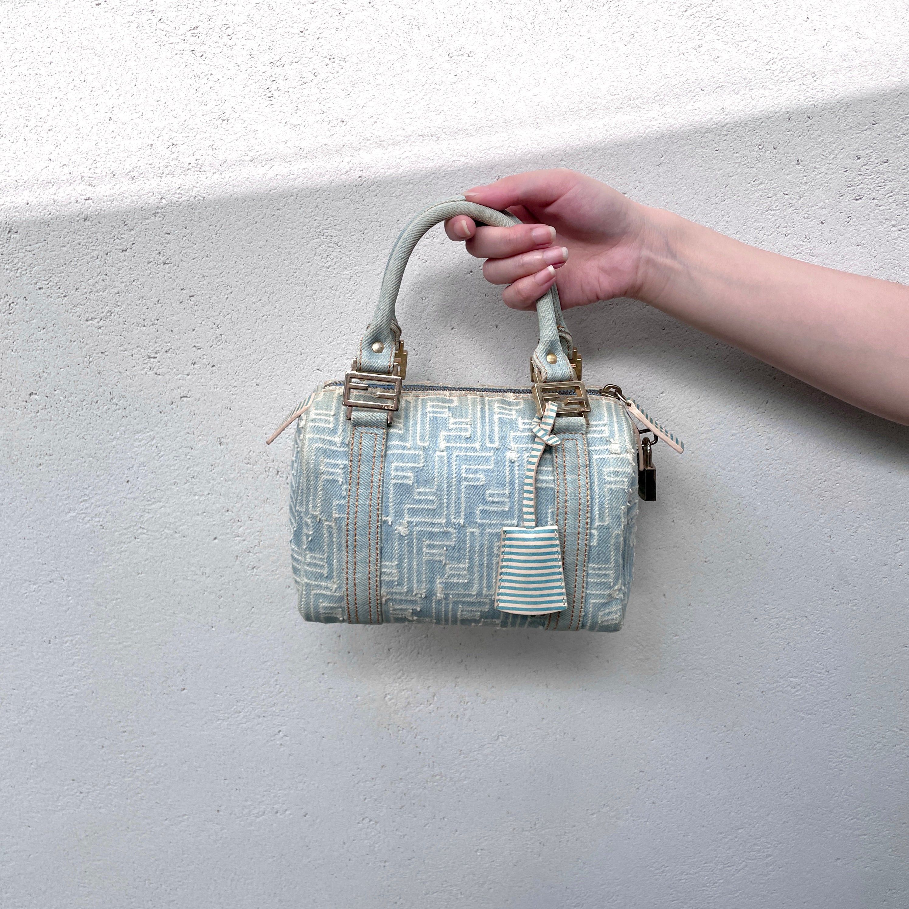 ショルダーバッグ・ポシェット FENDI Woman Mini bag Gnawed Blue Fendi Outlet: Shoulder bag woman - Gnawed Blue | Fendi mini