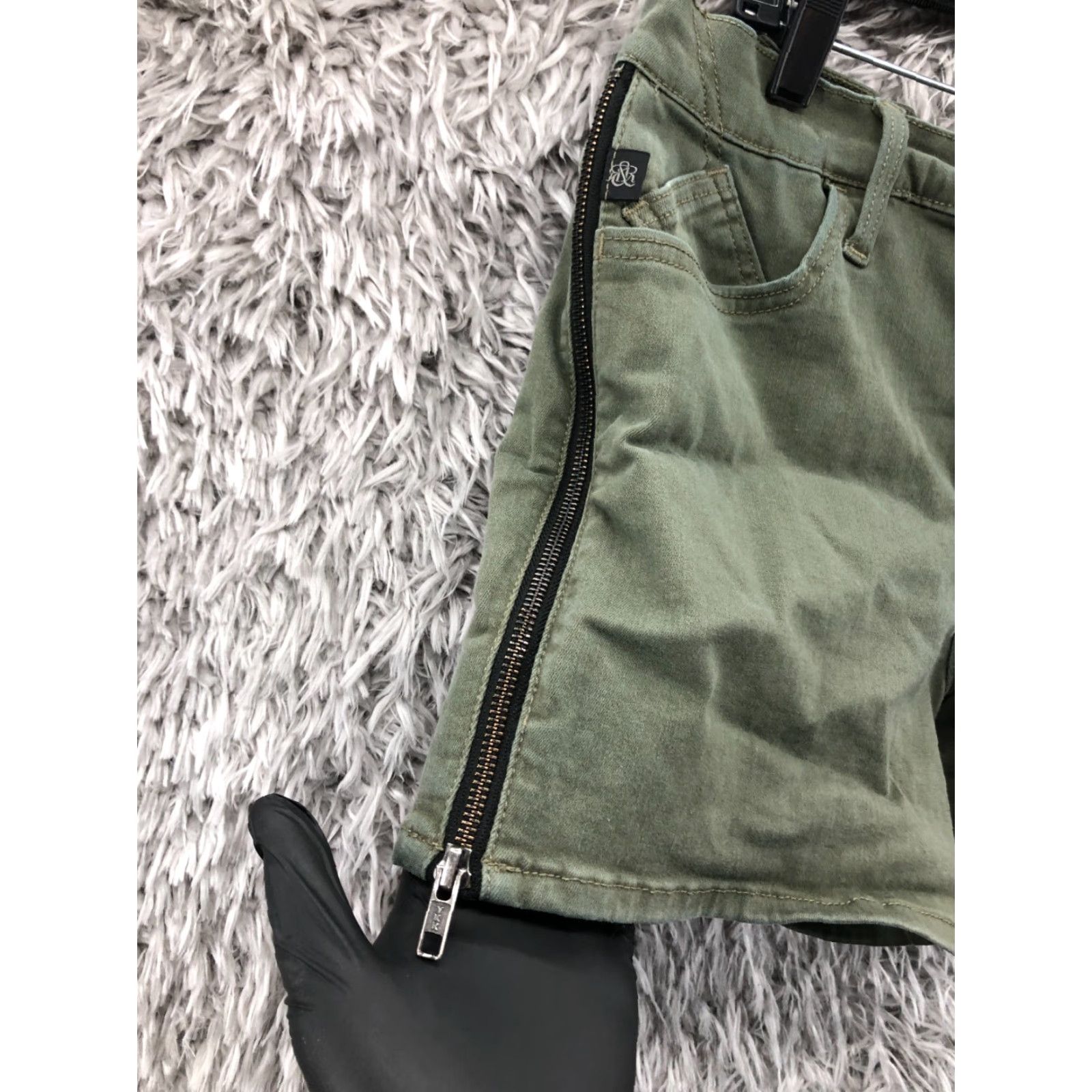 Vintage Rock & Republic Boyfriend Shorts Womens Size 14 Mid Rise Green Side Zip Rock & Republic Collection Contrast Logo 5-Pocket Casual Shorts Womens Size 36" / US 14 / IT 50 - 4 Thumbnail