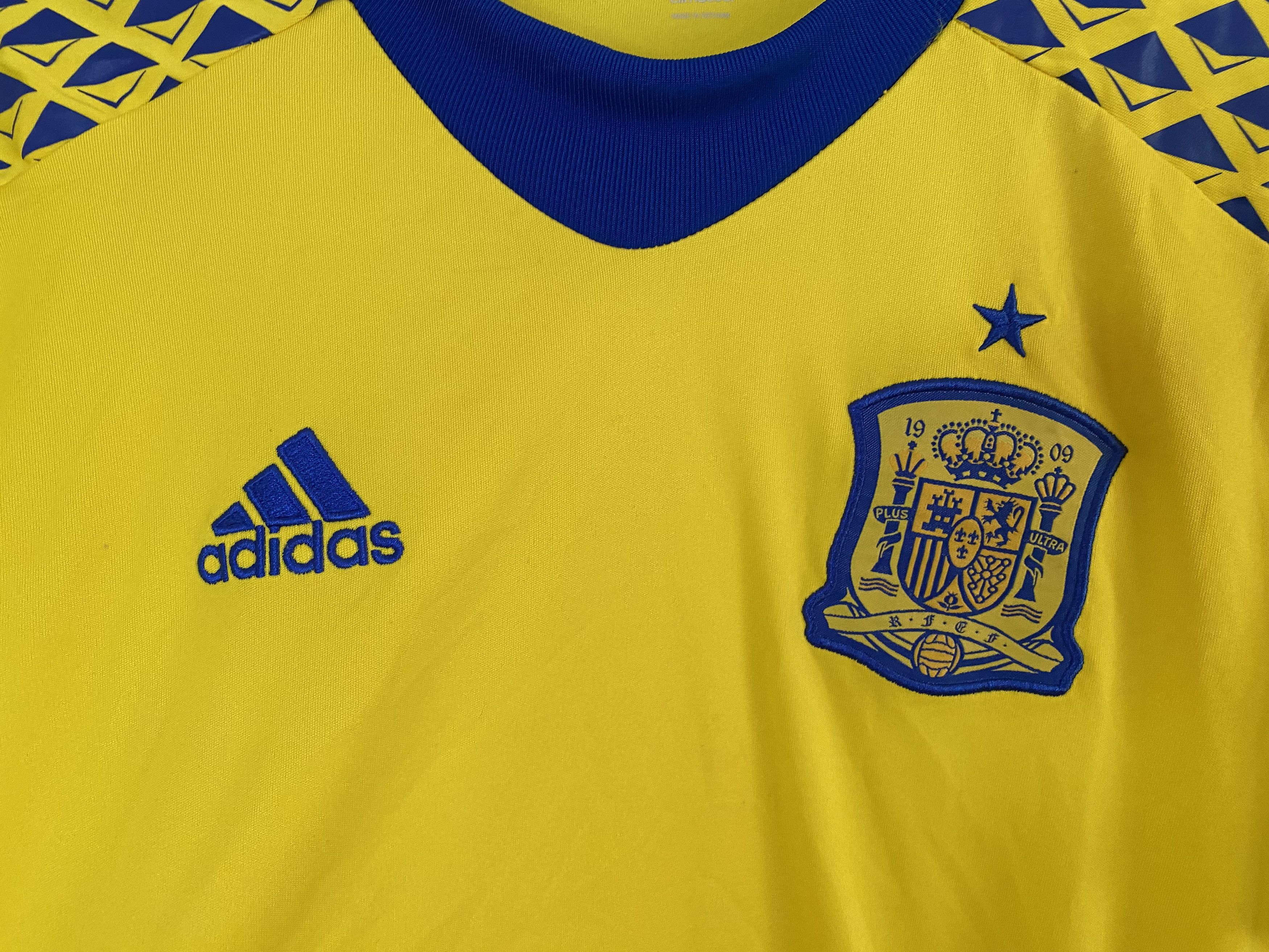 Adidas SPAIN TEAM 2016 2017 GOALKEEPER FOOTBALL SHIRT SOCCER JERSEY Size US XS / EU 42 / 0 - 3 Thumbnail