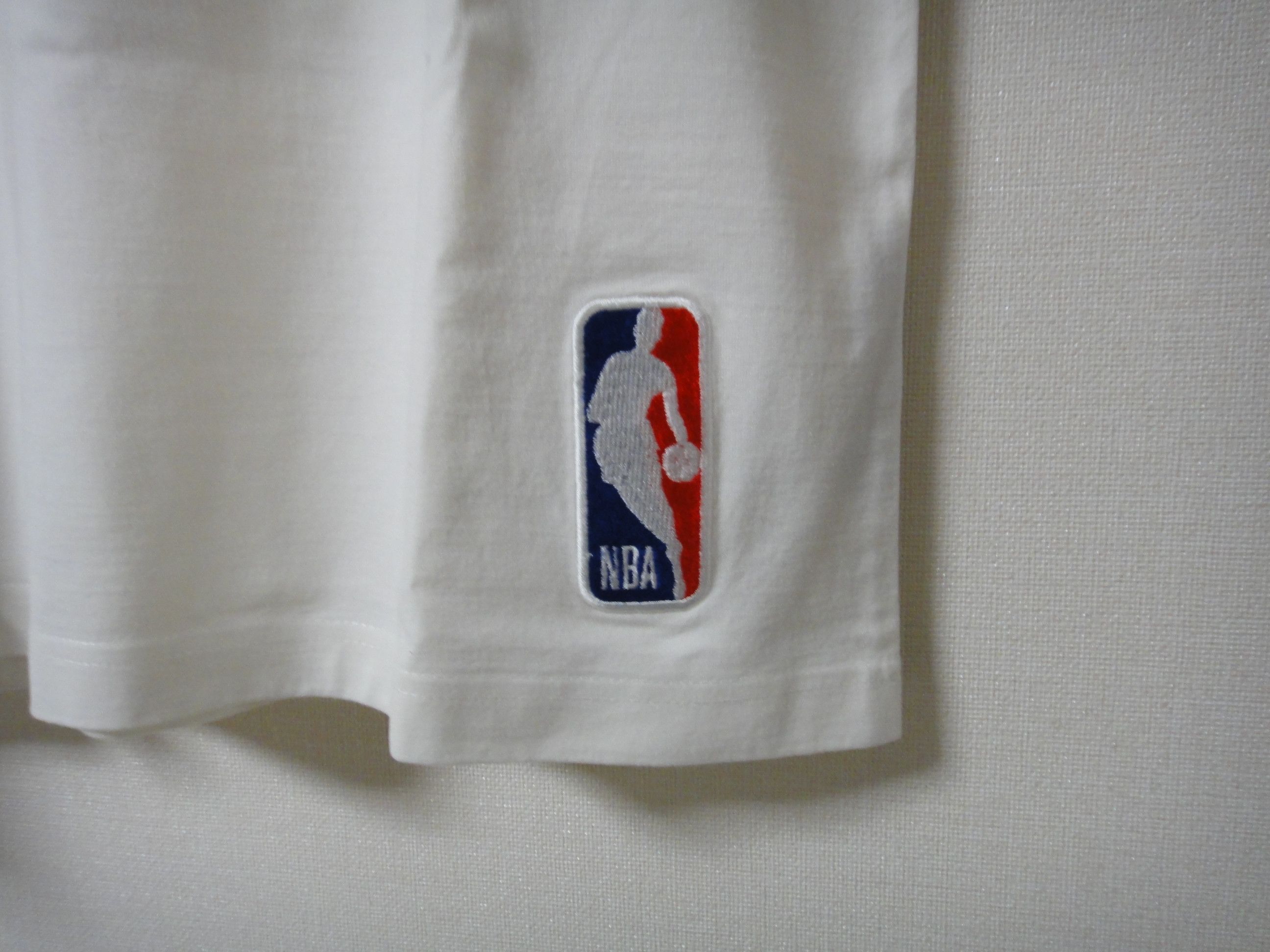 Louis Vuitton Louis Vuitton short sleeve shirt Virgil Abloh NBA T-shirt Size US L / EU 52-54 / 3 - 3 Thumbnail