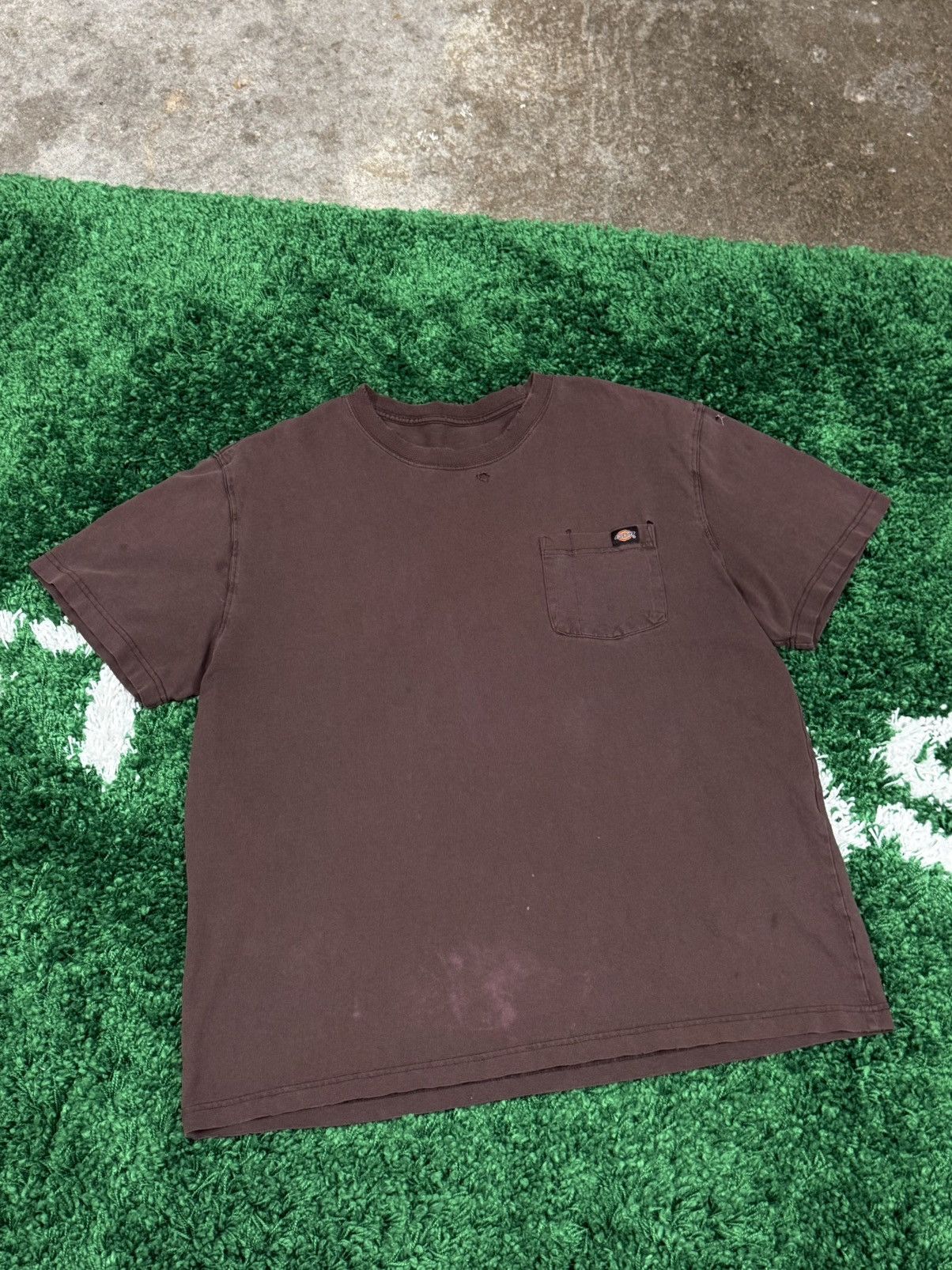 Dickies Dickies Coffee Brown Mocha Pocket Distressed Logo Tee Size US XL / EU 56 / 4 - 1 Thumbnail