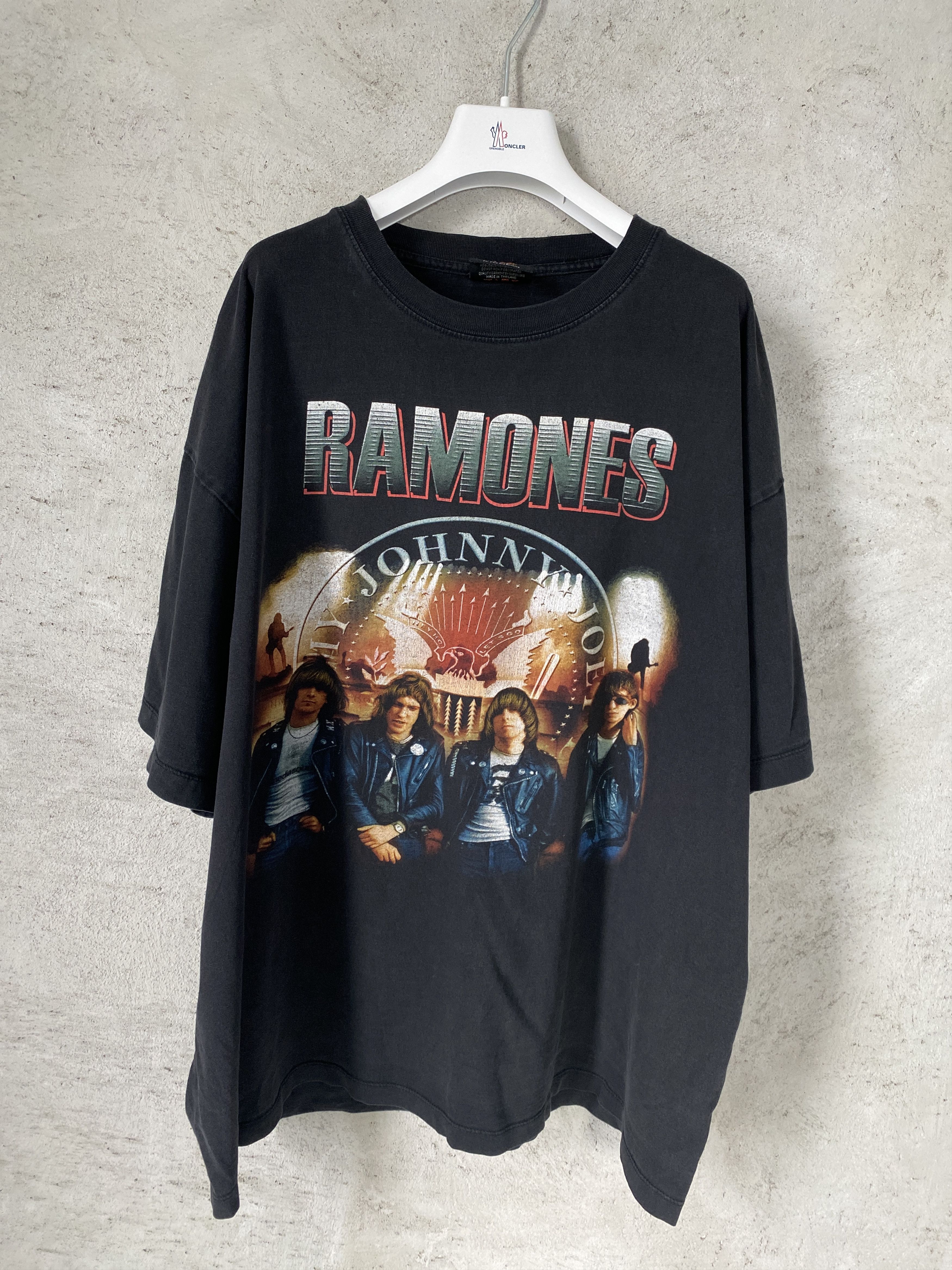 Band Tees Vintage Ramones big logo t-shirt tee rock band Size US XXL / EU 58 / 5 - 1 Thumbnail