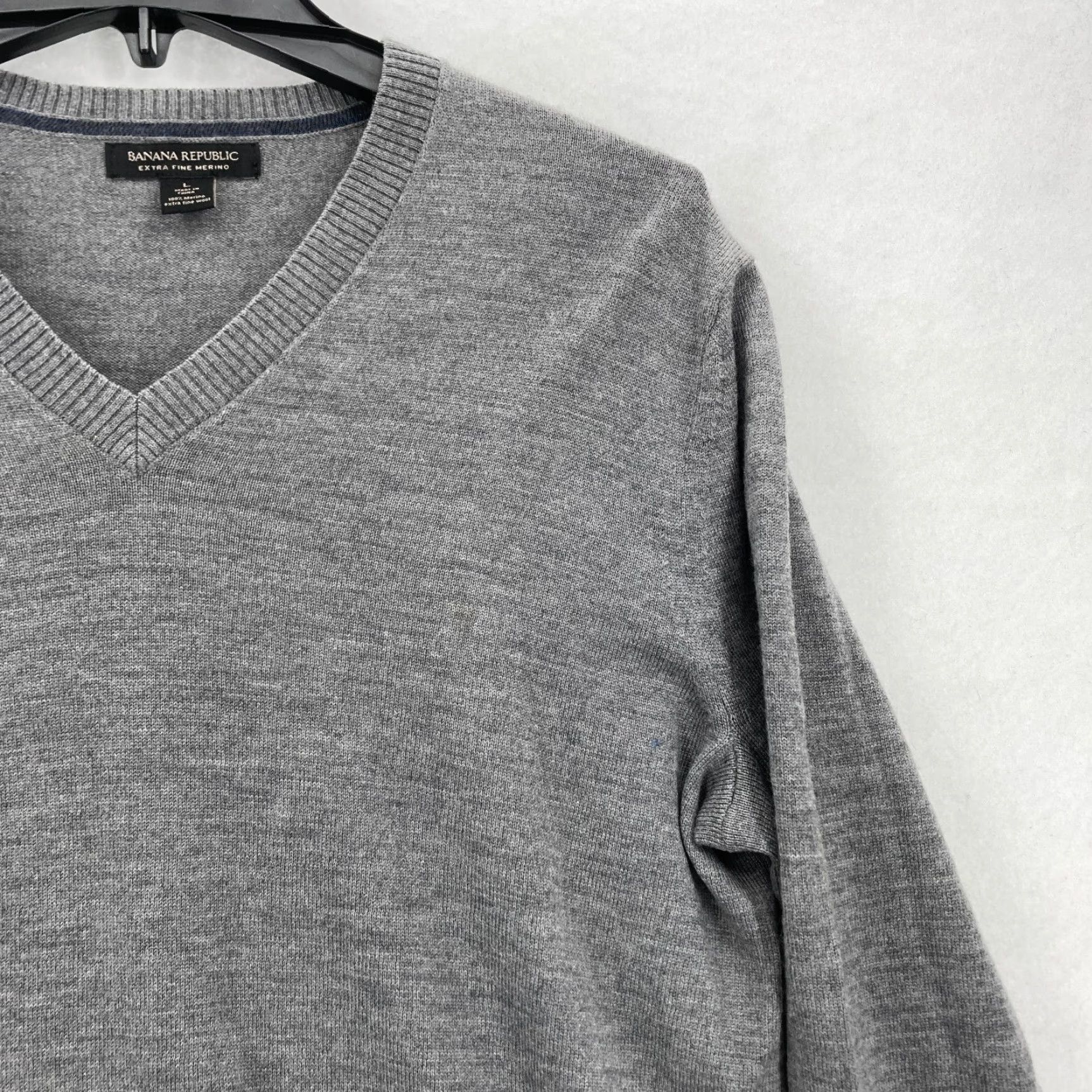 Banana Republic Banana Republic Mens Large Gray Extra Fine Merino Wool V Neck Sweater Pullover Knit Shirt/Top Size US L / EU 52-54 / 3 - 3 Thumbnail