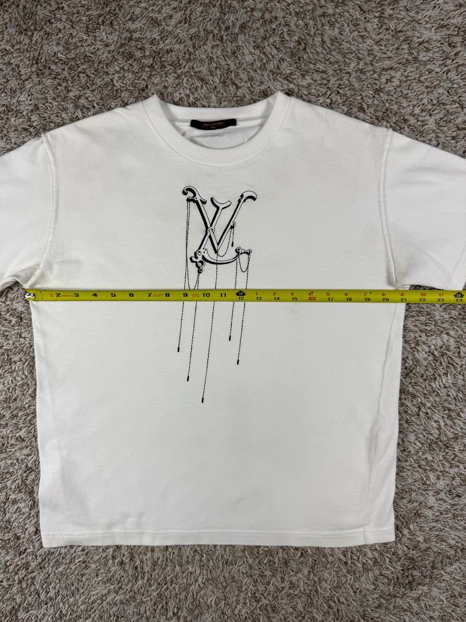 Louis Vuitton Louis Vuitton LV Pendant Crew Neck Short Sleeve T-Shirt Size US S / EU 44-46 / 1 - 6 Thumbnail