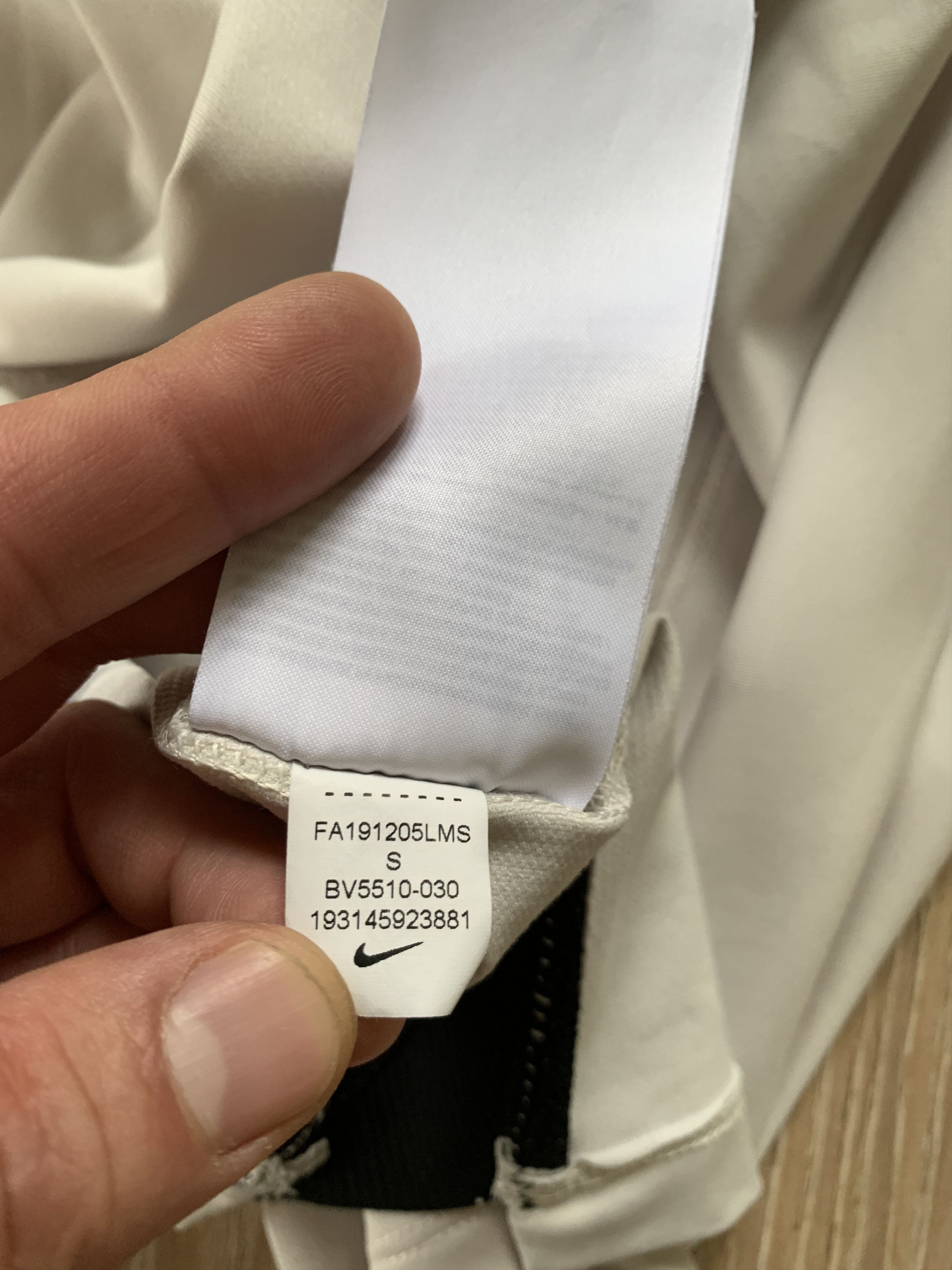 Nike Nike Pro Aeroadapt Centr Logo White Training T Shirt Size US S / EU 44-46 / 1 - 9 Thumbnail