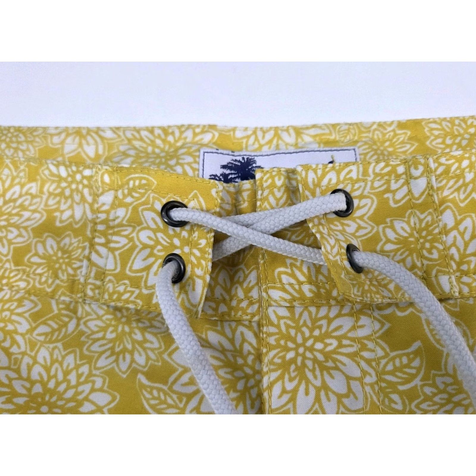 CO Trunks Surf and Swim Co Men Boardshorts Yellow/White Floral 32 Beach Surf Tropical 90s? Size US 32 / EU 48 - 4 Thumbnail