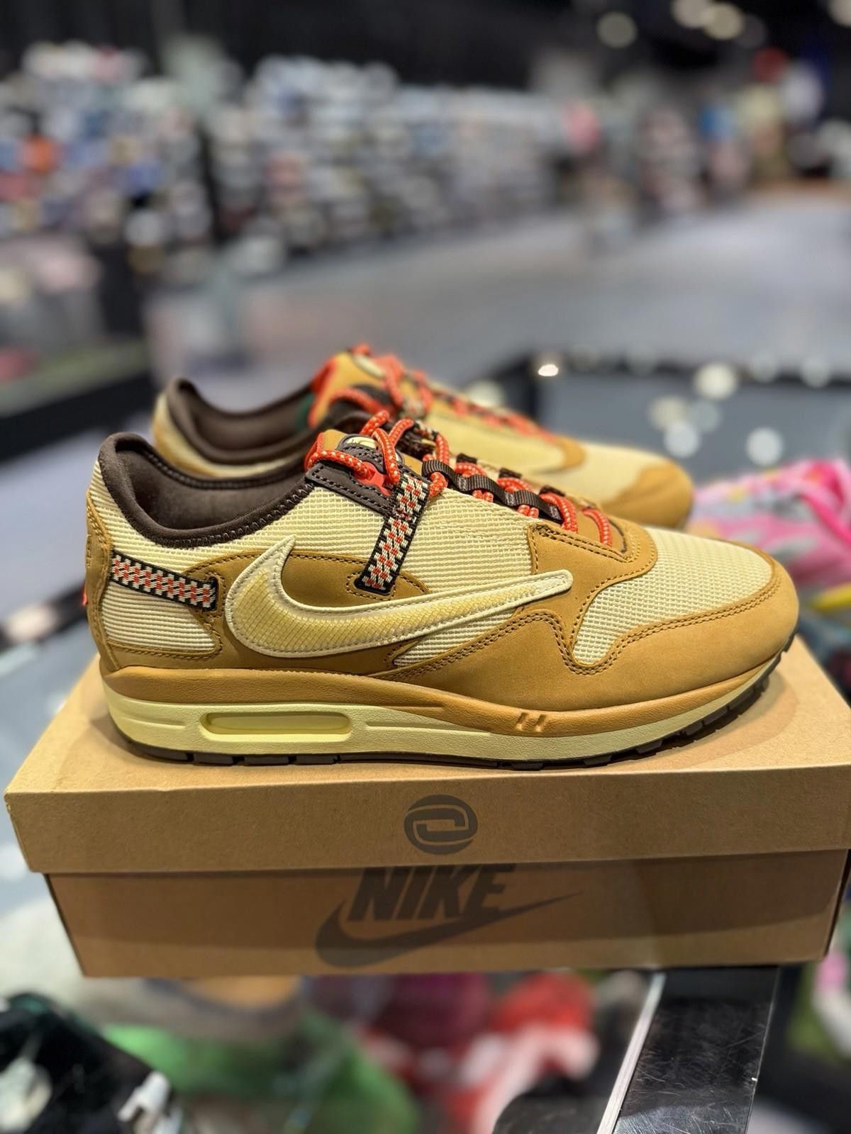 Nike Nike Air Max 1 Cactus Jack Travis Scott Wheat Size 10.5 DS Size US 10.5 / EU 43-44 - 2 Thumbnail