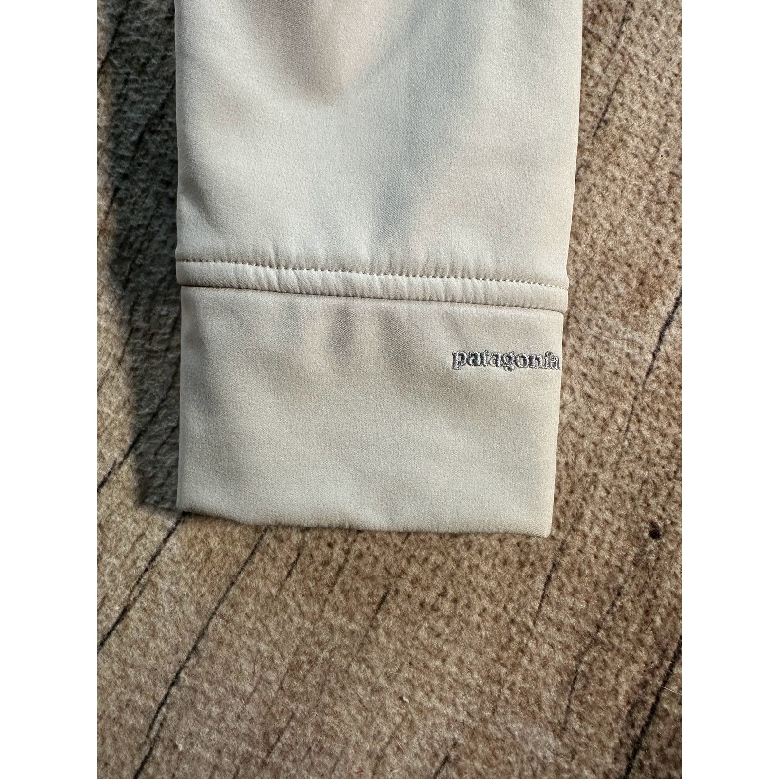 Patagonia Patagonia Women's Demitasse Floral Soft Shell Grey Jacket XS Size XS / US 0-2 / IT 36-38 - 5 Thumbnail