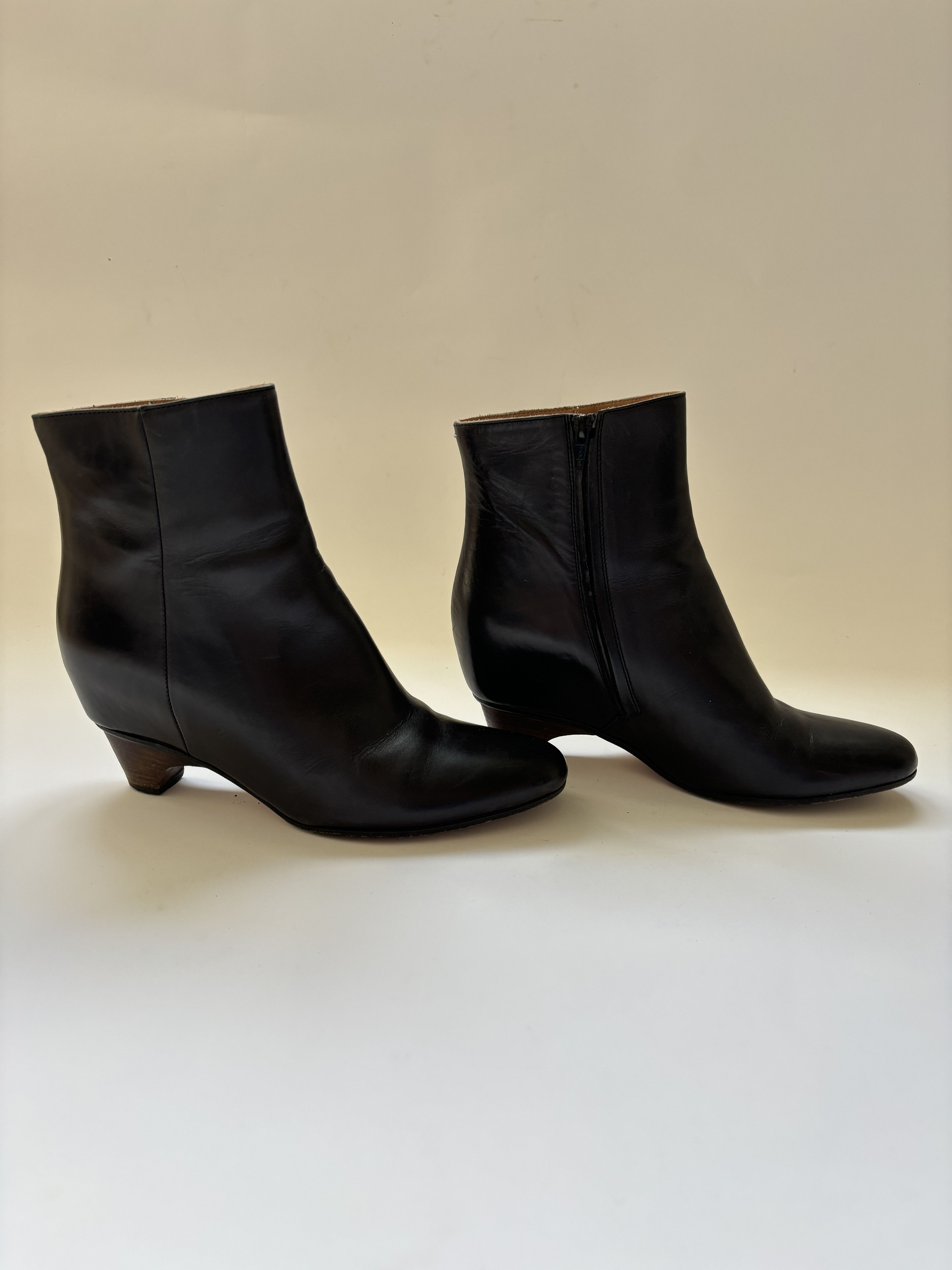 Maison Margiela ⚡️QUICK SALE⚡️Maison Margiela Black Leather Ankle Boots Size US 7 / IT 37 - 4 Thumbnail