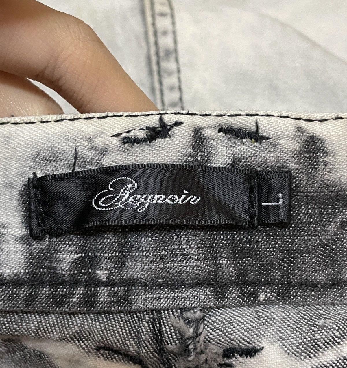 Japanese Brand Very Rare Vintage Regnoir Smokey Distressed Jeans 1990s Size US 31 - 9 Thumbnail