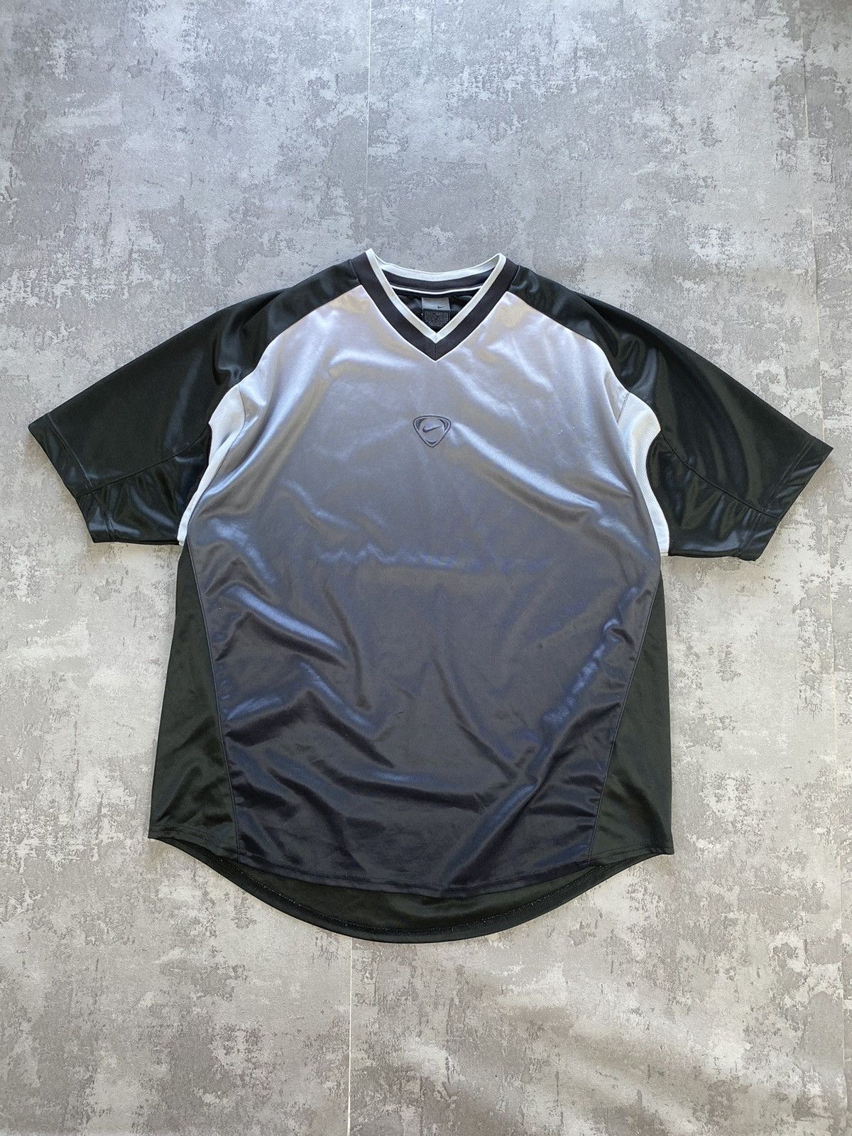 Nike × Vintage 💎Y2K 90s Spell out Centre Swoosh Logo T-shirt M Tee Size US L / EU 52-54 / 3 - 1 Thumbnail