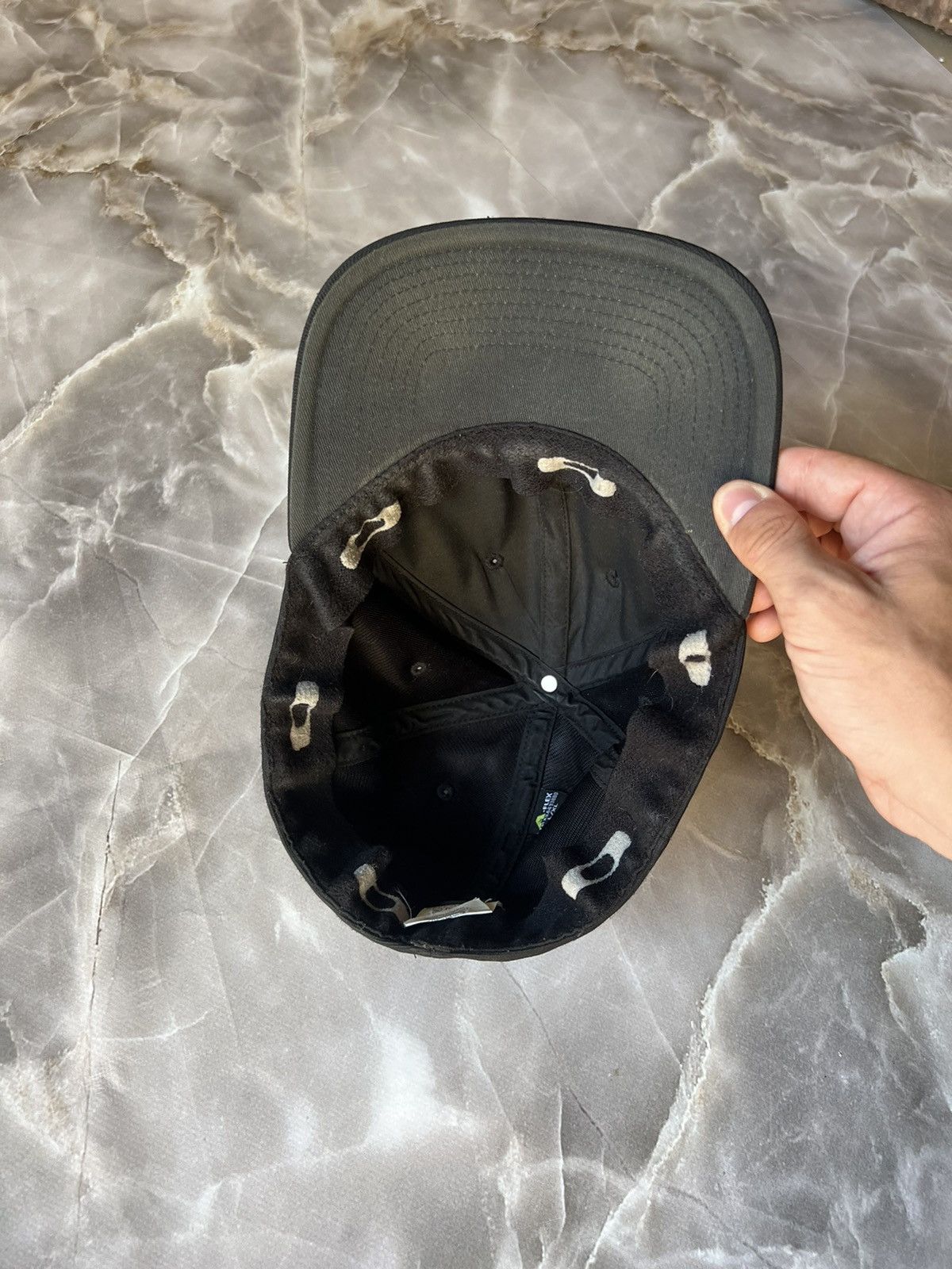 Vintage Vintage Oakley Y2k Black Cap Size 36 - 4 Thumbnail