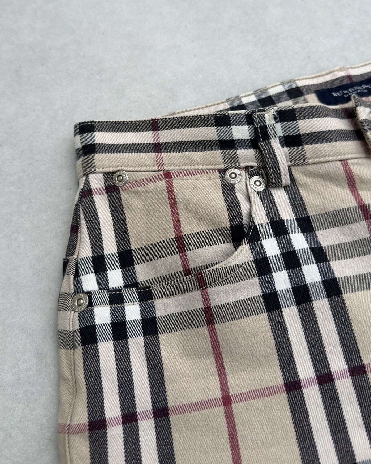 Burberry 2000’s Burberry Nova Check Logo Monogram Flared Jeans Size 28" / US 6 / IT 42 - 16 Thumbnail