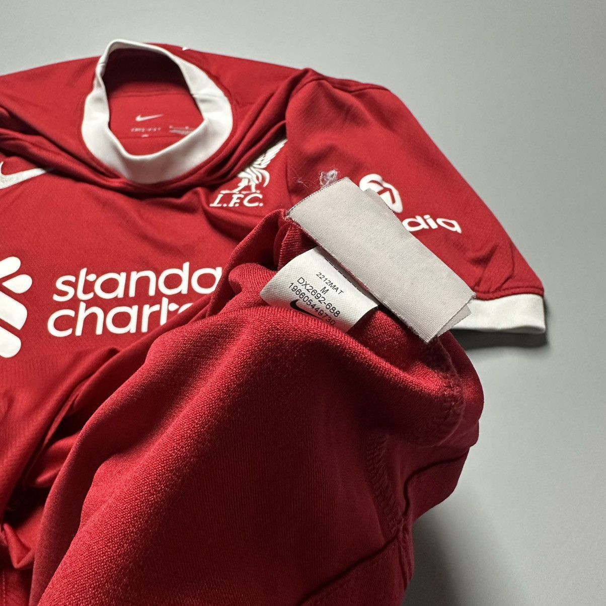 Nike LIVERPOOL NIKE 2023/2024 SOCCER HOME JERSEY #8 SZOBOSZLAI Size US M / EU 48-50 / 2 - 14 Thumbnail