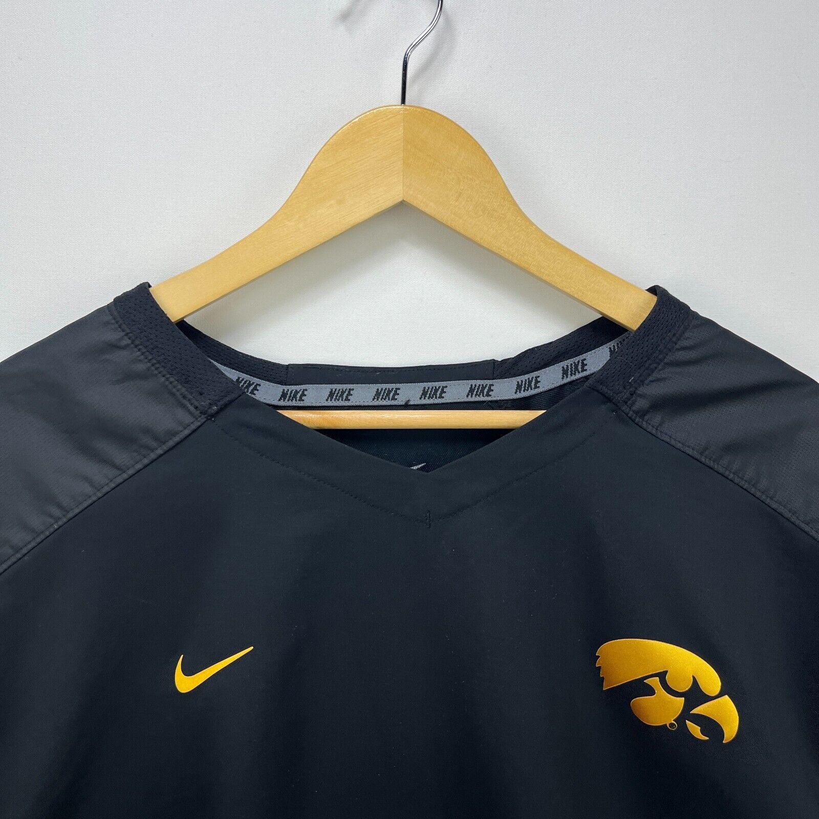 Nike × Vintage Vintage Y2K Iowa Nike Pullover Windbreaker Jacket XL Size US XL / EU 56 / 4 - 3 Thumbnail