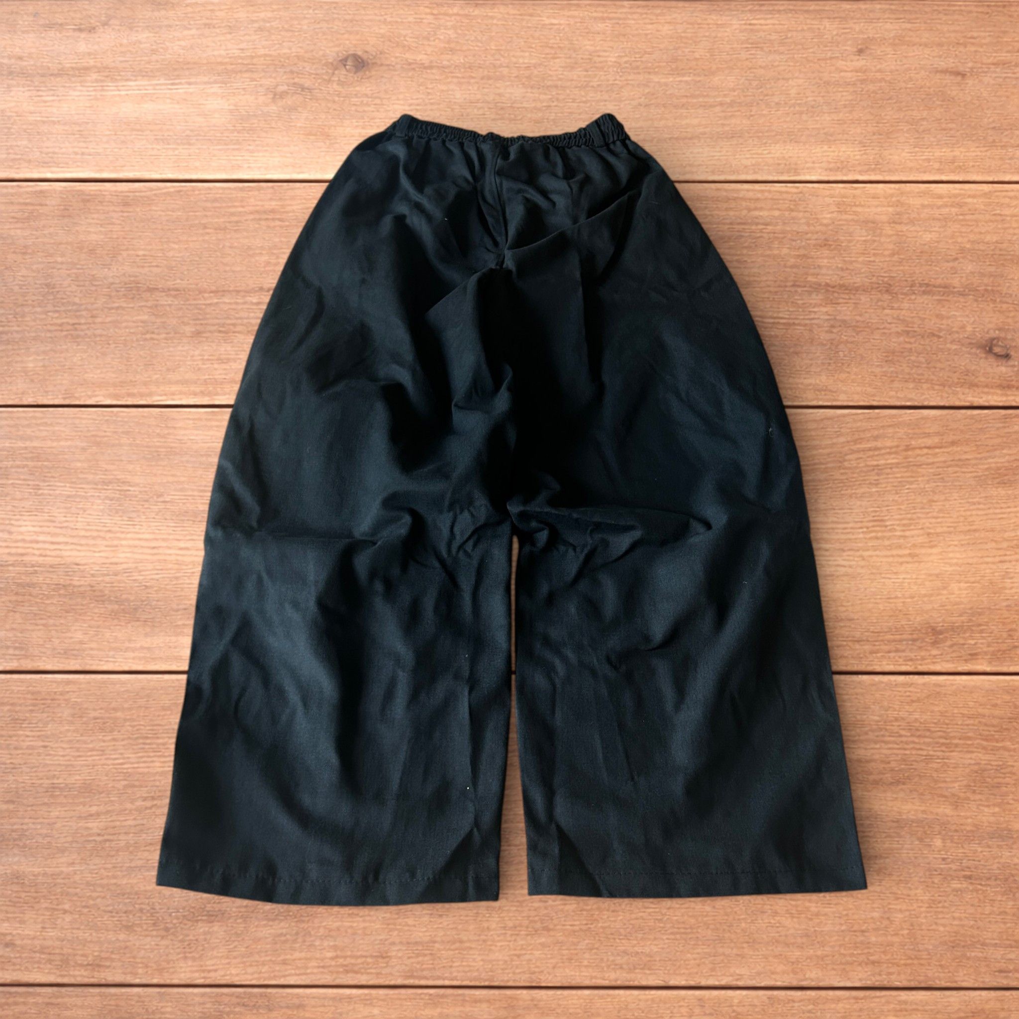 Japanese Brand Incredible super baggy wide leg cargo trousers in black. Size US 32 / EU 48 - 2 Thumbnail