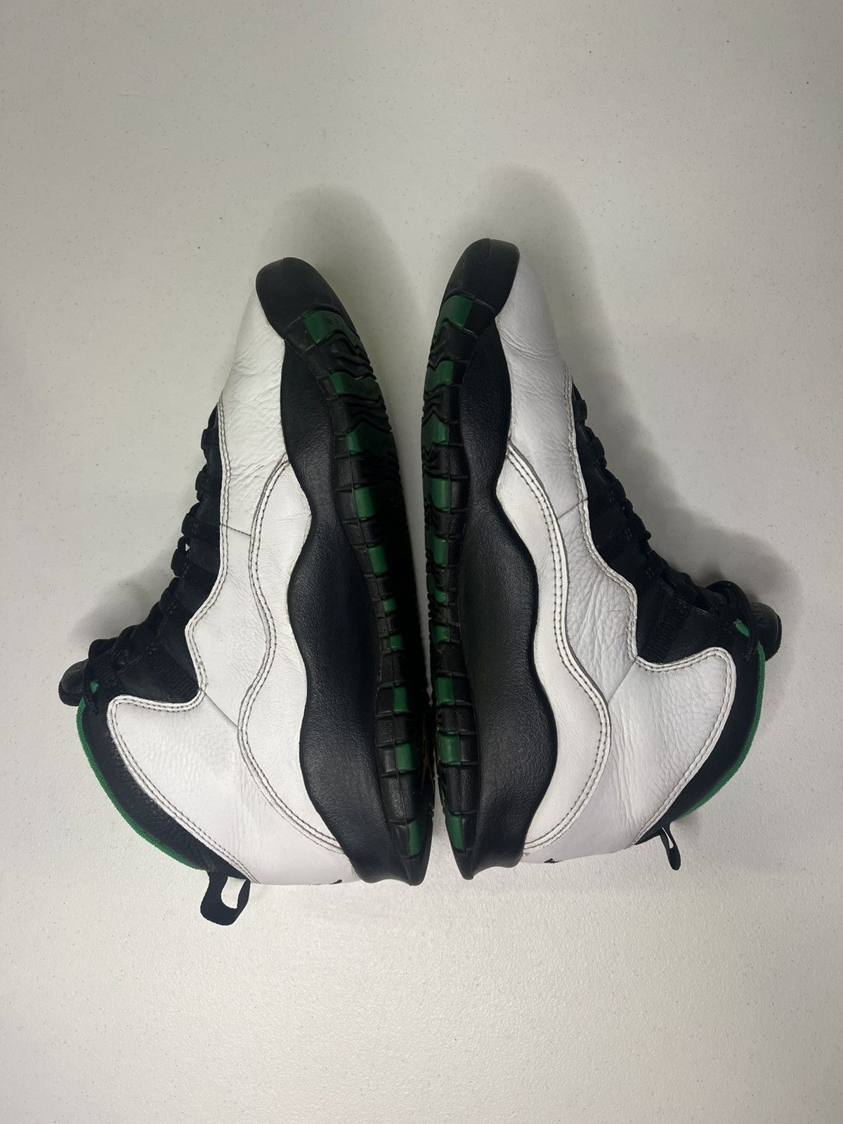 Jordan Brand × Nike Nike Air Jordan 10 Retro Seattle 2019 Size 8 Size US 8 / EU 41 - 7 Thumbnail