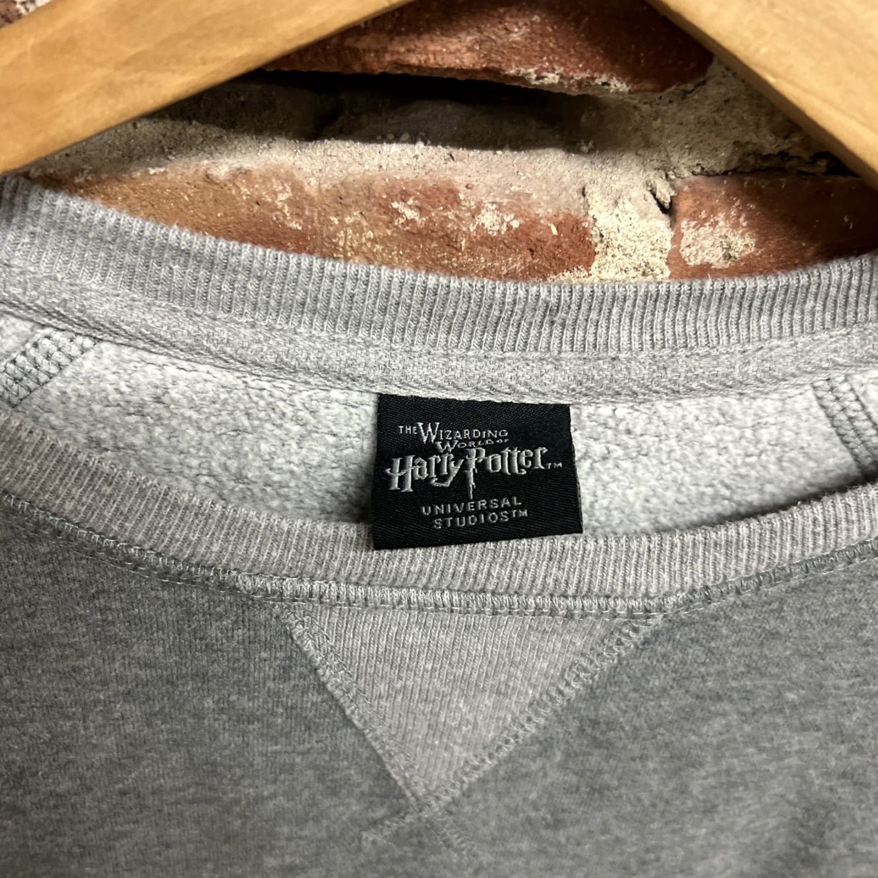 Vintage VINTAGE Harry Potter Sweater Womens XS Gray Gryffindor Pullover Wizarding World Size XS / US 0-2 / IT 36-38 - 3 Thumbnail
