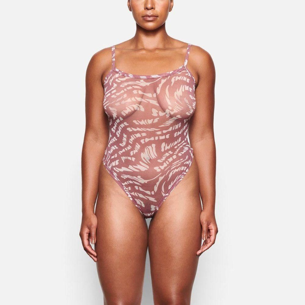 Designer CT1143a NWT-SKIMS SUMMER MESH STRAPPY B. S.RASBERRY SWIRL 2X Size XXL / US 16-18 / IT 52-54 - 1 Thumbnail