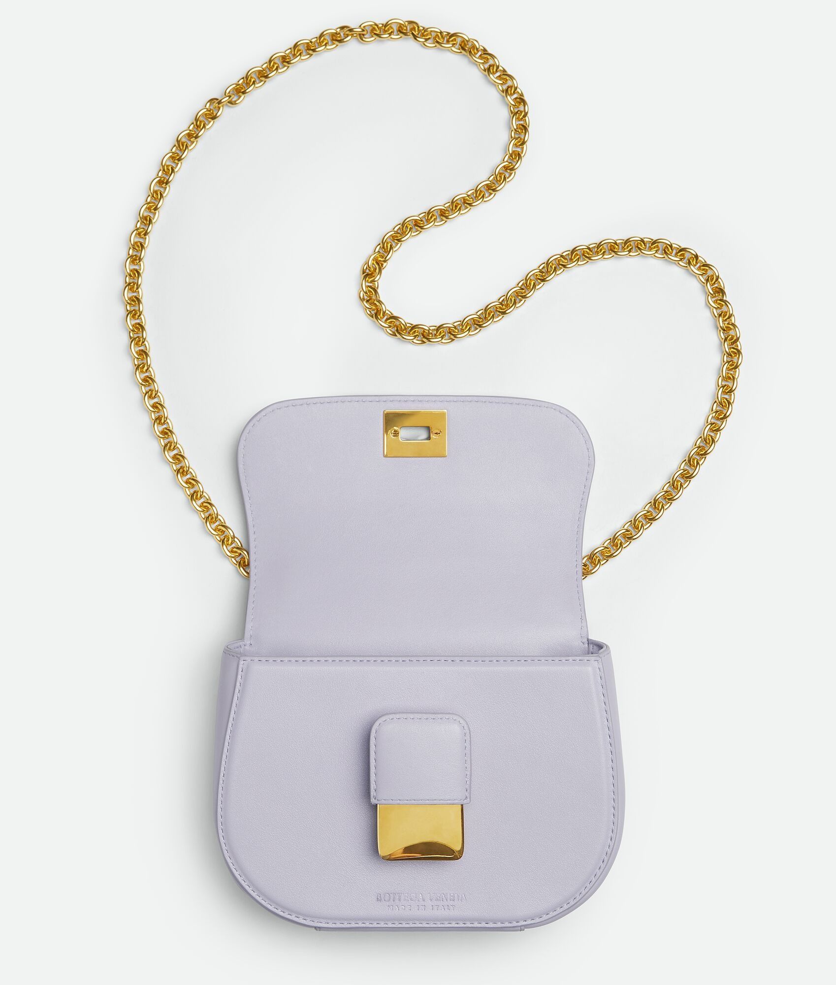 o1n1vont0325 Size: OS / Mini Chain Desiree Cross-Body Bag