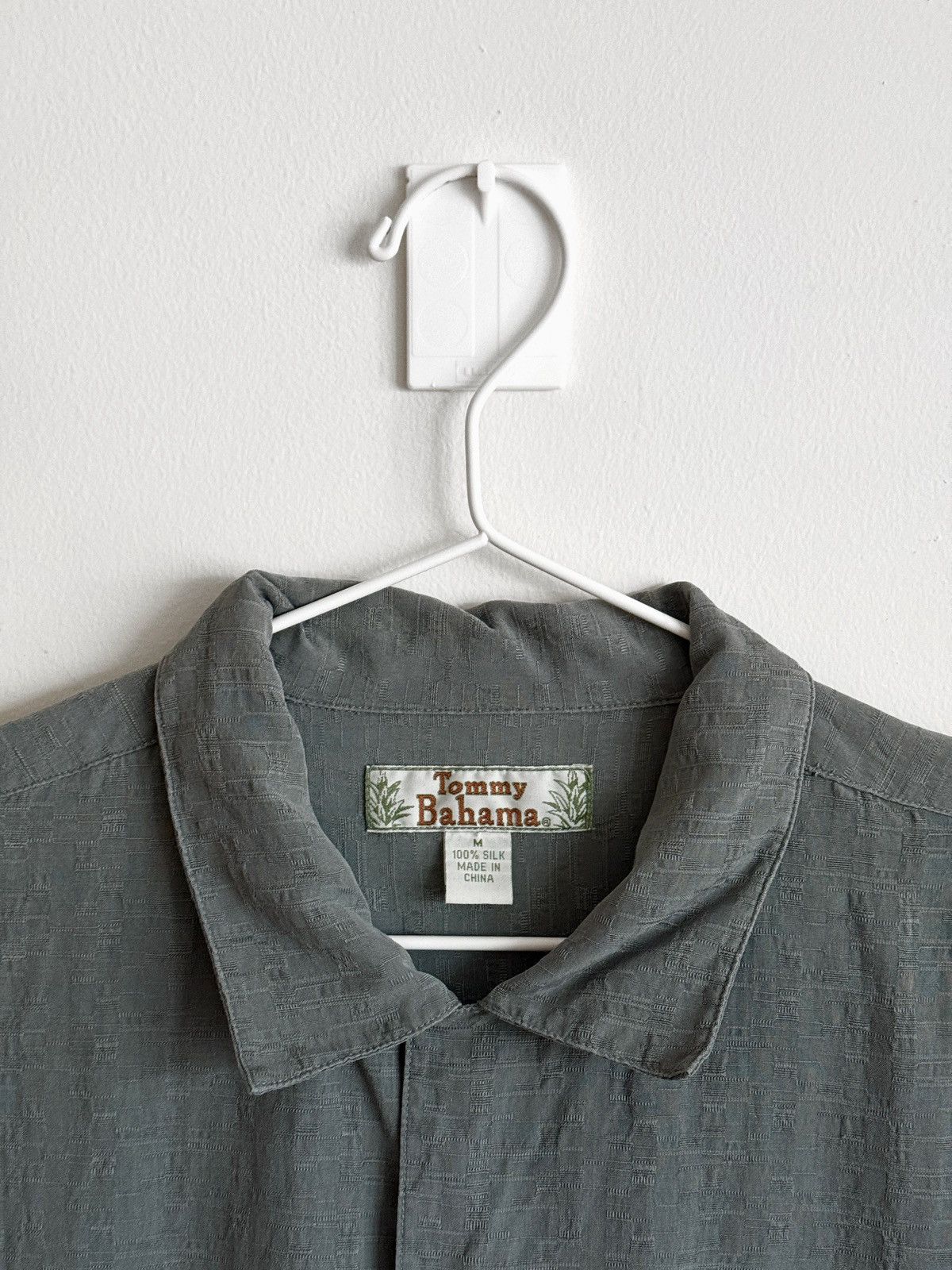 Tommy Bahama Vintage Tommy Bahama Short Sleeve Silk Button-Up Shirt M Size US M / EU 48-50 / 2 - 1 Thumbnail