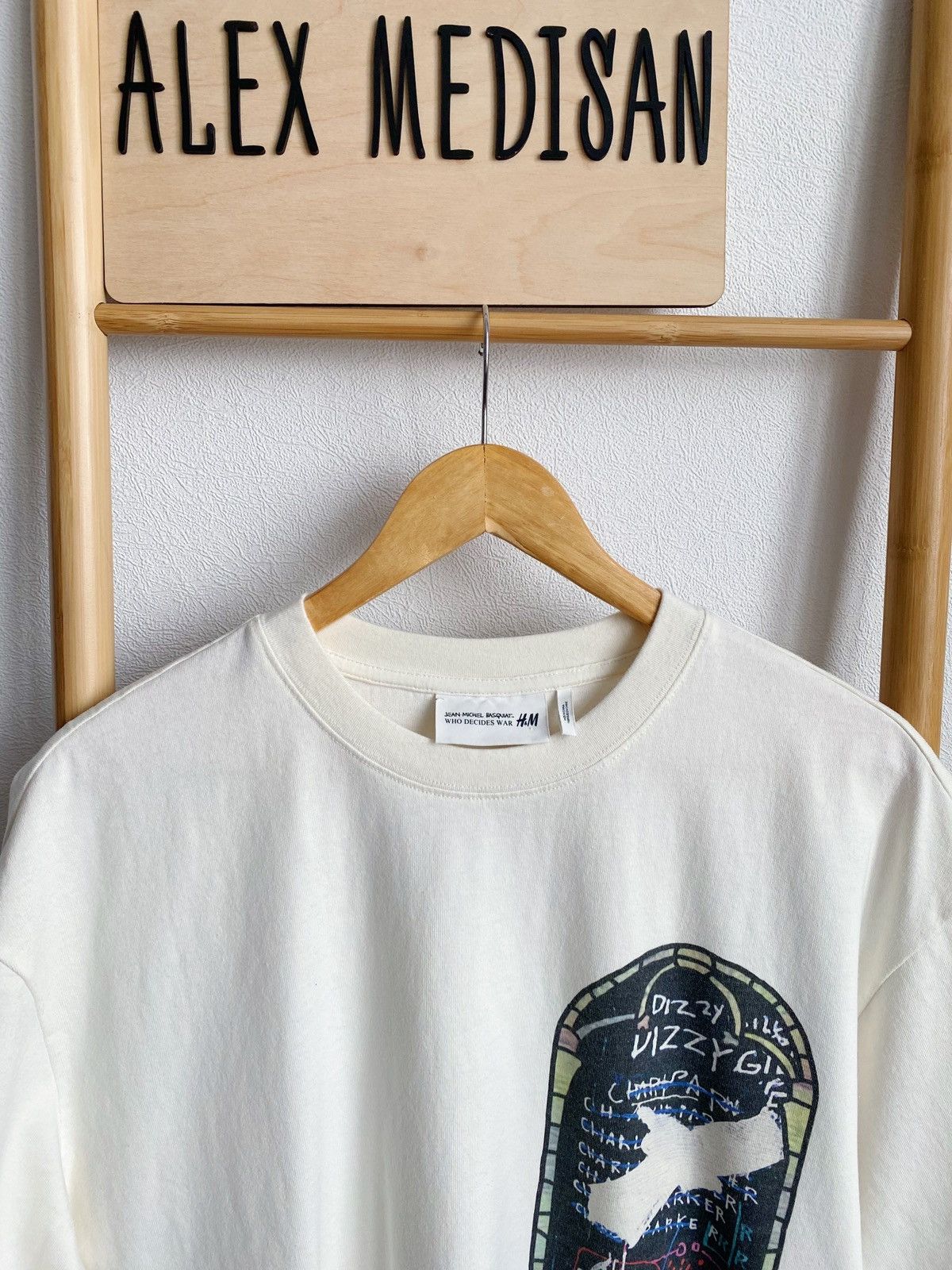 H&M × Jean-Michel Basquiat × Who Decides War WHO DECIDES WAR x BASQUIAT x H&M RELAXED FIT COTTON T-SHIRT Size US M / EU 48-50 / 2 - 4 Thumbnail