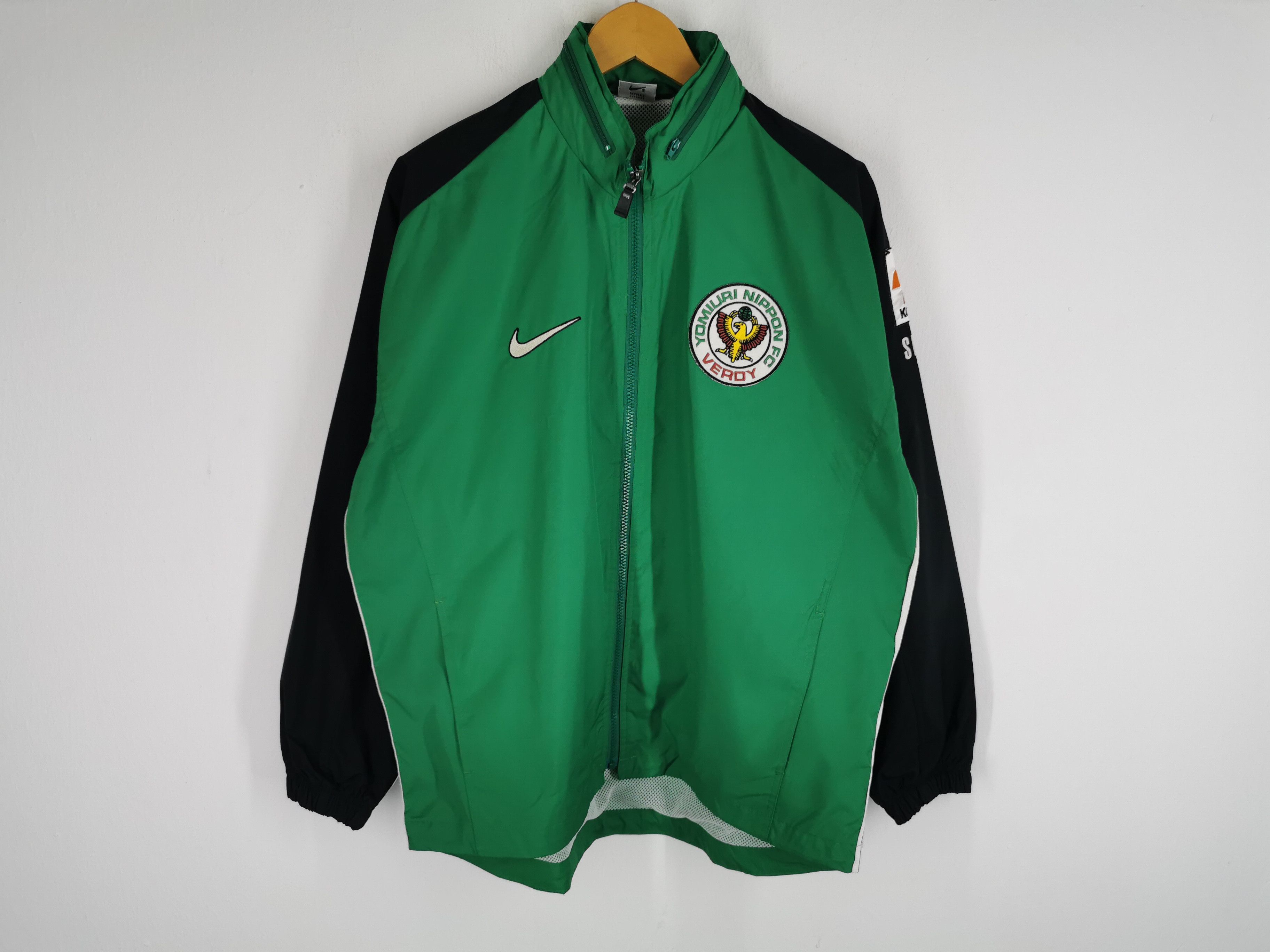 Nike Nike Yomiuri Nippon FC Verdy Colorblock Windbreaker Jacket Size US XL / EU 56 / 4 - 1 Thumbnail