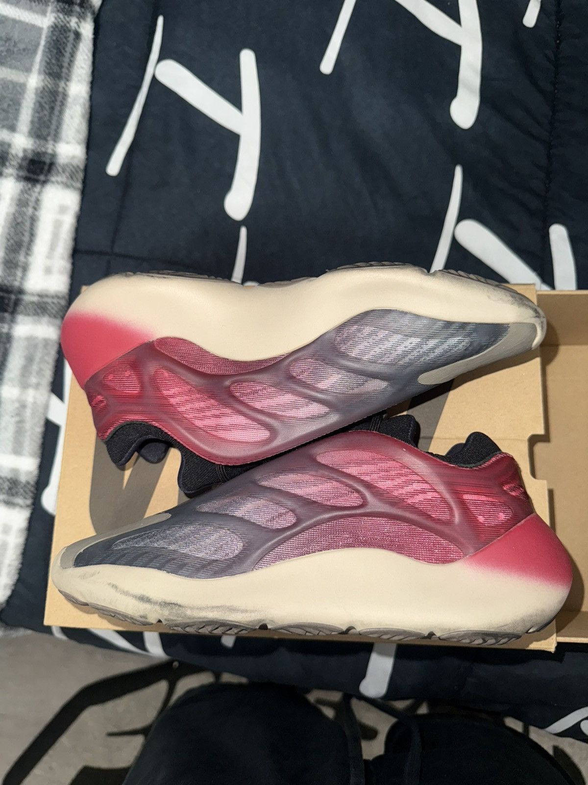 Yeezy Yeezy 700 v3 Size US 7.5 / EU 40-41 - 3 Thumbnail