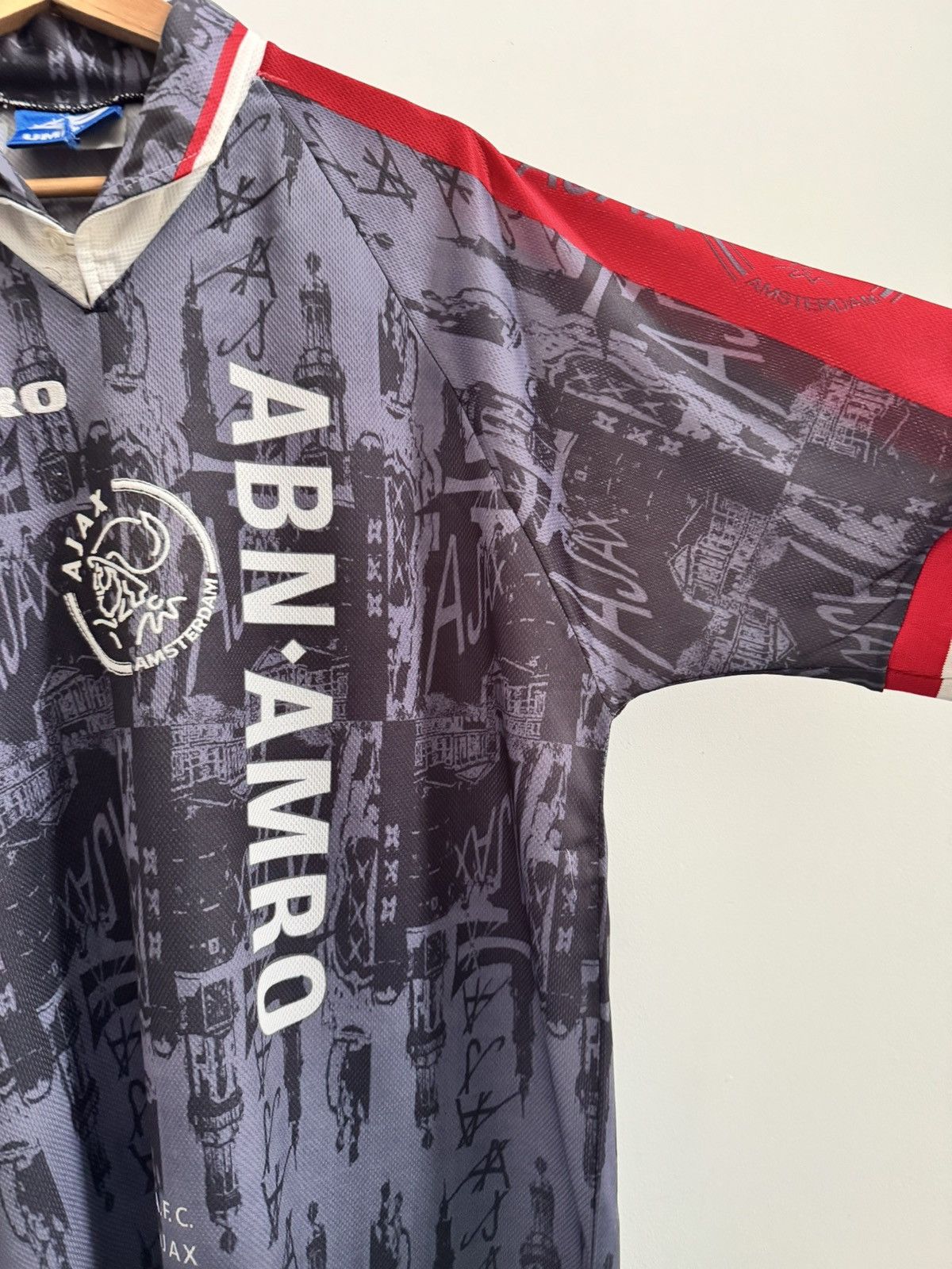 Umbro 1996/97 AJAX VINTAGE UMBRO AWAY FOOTBALL SHIRT JERSEY XL Size US XL / EU 56 / 4 - 6 Thumbnail
