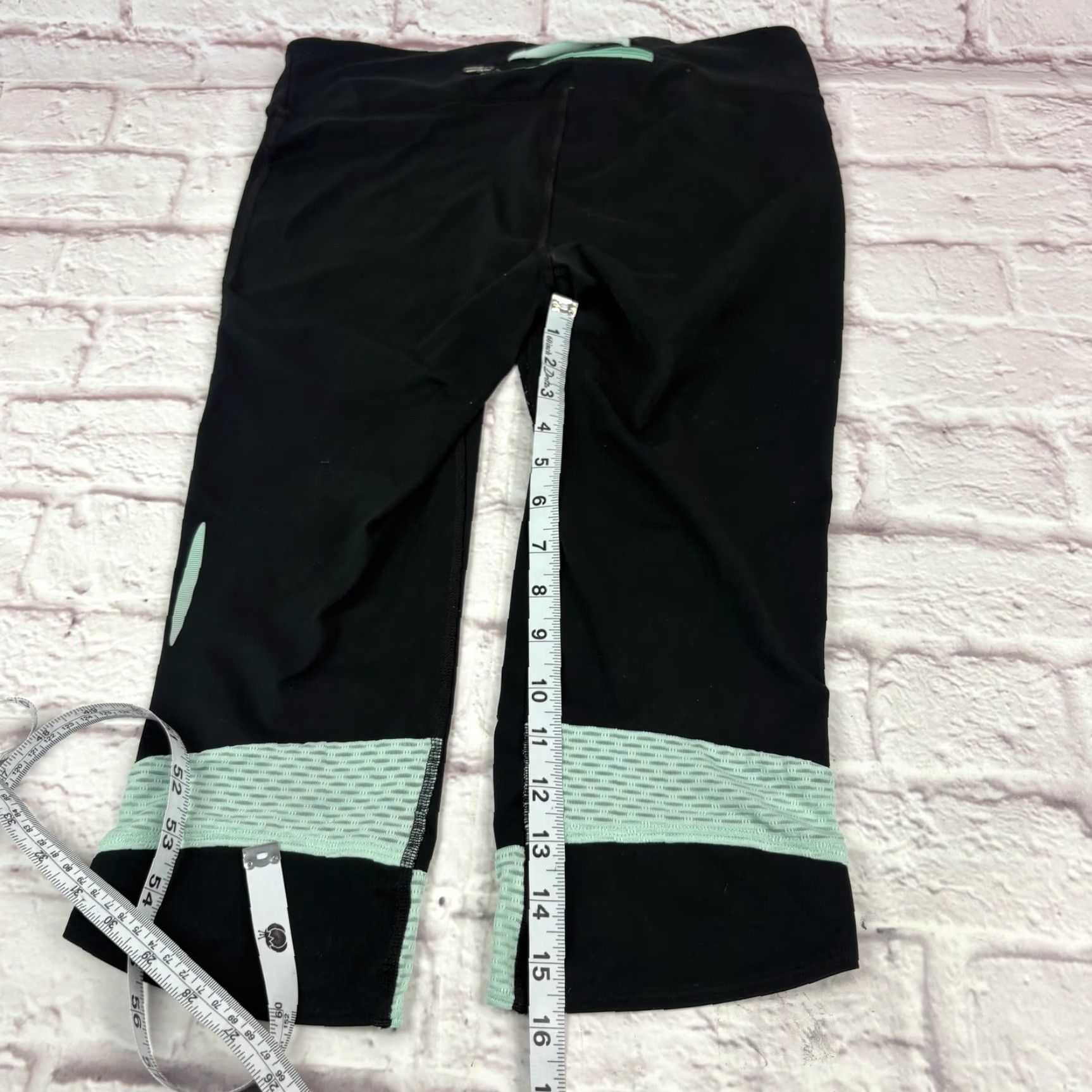Under Armour Under Armour Pants Womens Medium Black Capri Cropped Athletic Yoga Leggings Size 32" / US 10 / IT 46 - 7 Thumbnail