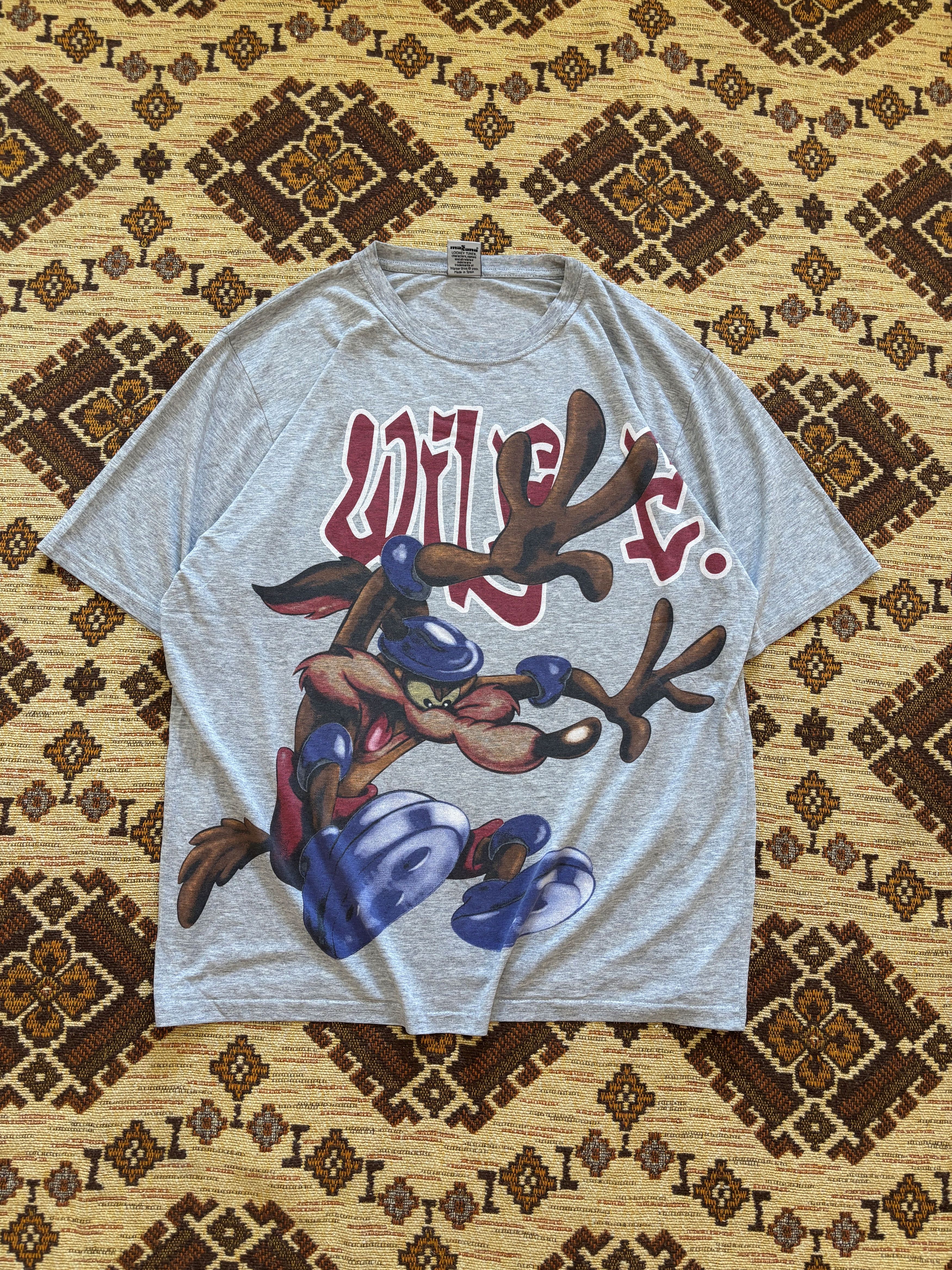 Vintage Vintage 2001 Wile E. Coyote Looney Tunes Tshirt Size US L / EU 52-54 / 3 - 1 Thumbnail