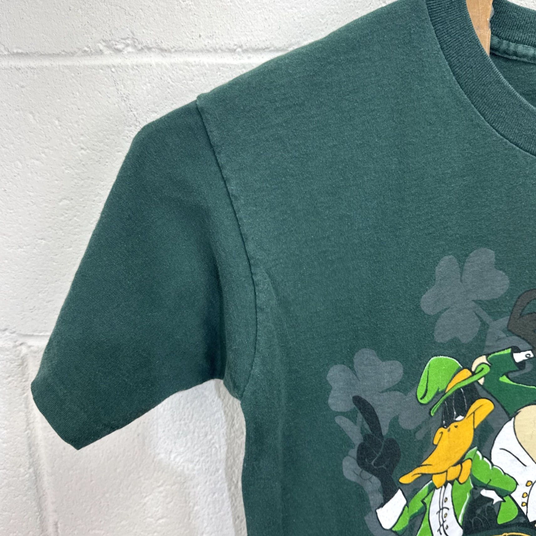 Vintage Vintage Looney Tunes T-Shirt 1997 Daffy Duck Tasmanian Devil Cartoon Green Size Large Men Size US L / EU 52-54 / 3 - 7 Thumbnail
