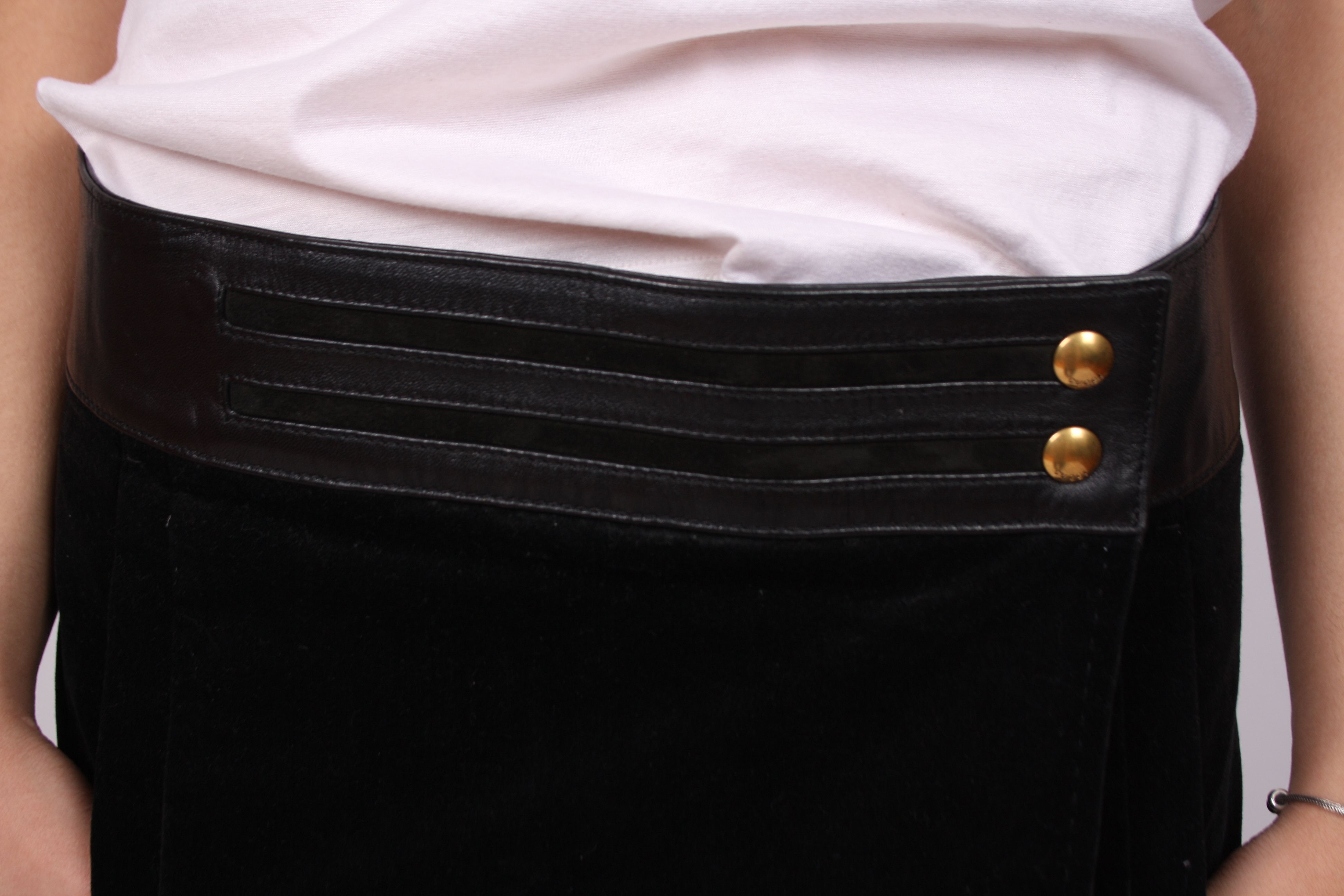 Gucci Gucci Leather Waist Velour Wrap Skirt Snaps Size 28" / US 6 / IT 42 - 6 Thumbnail