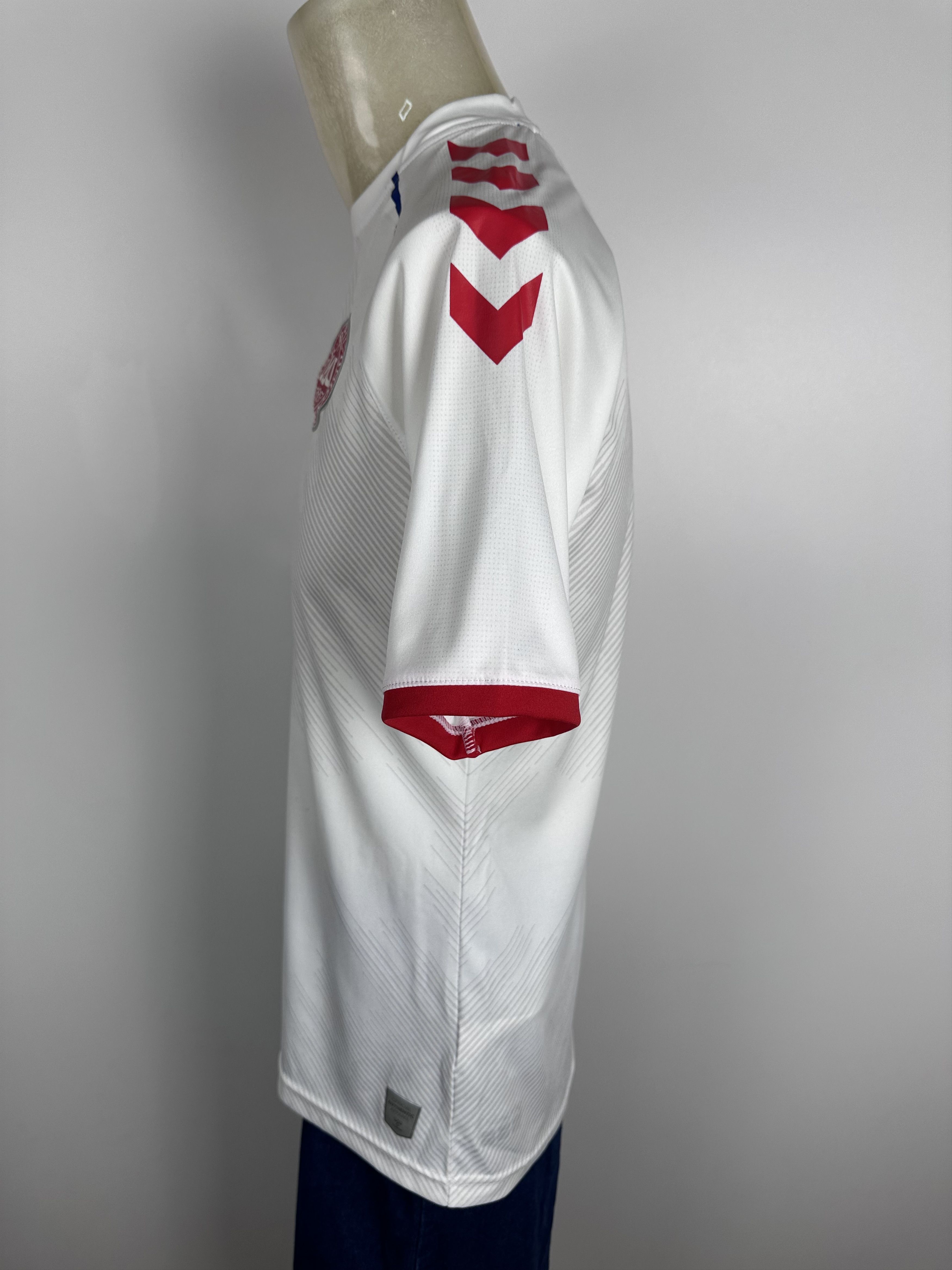 Hummel DENMARK 2022 2023 FOOTBALL SHIRT SOCCER JERSEY #10 ERIKSEN Size US M / EU 48-50 / 2 - 11 Thumbnail