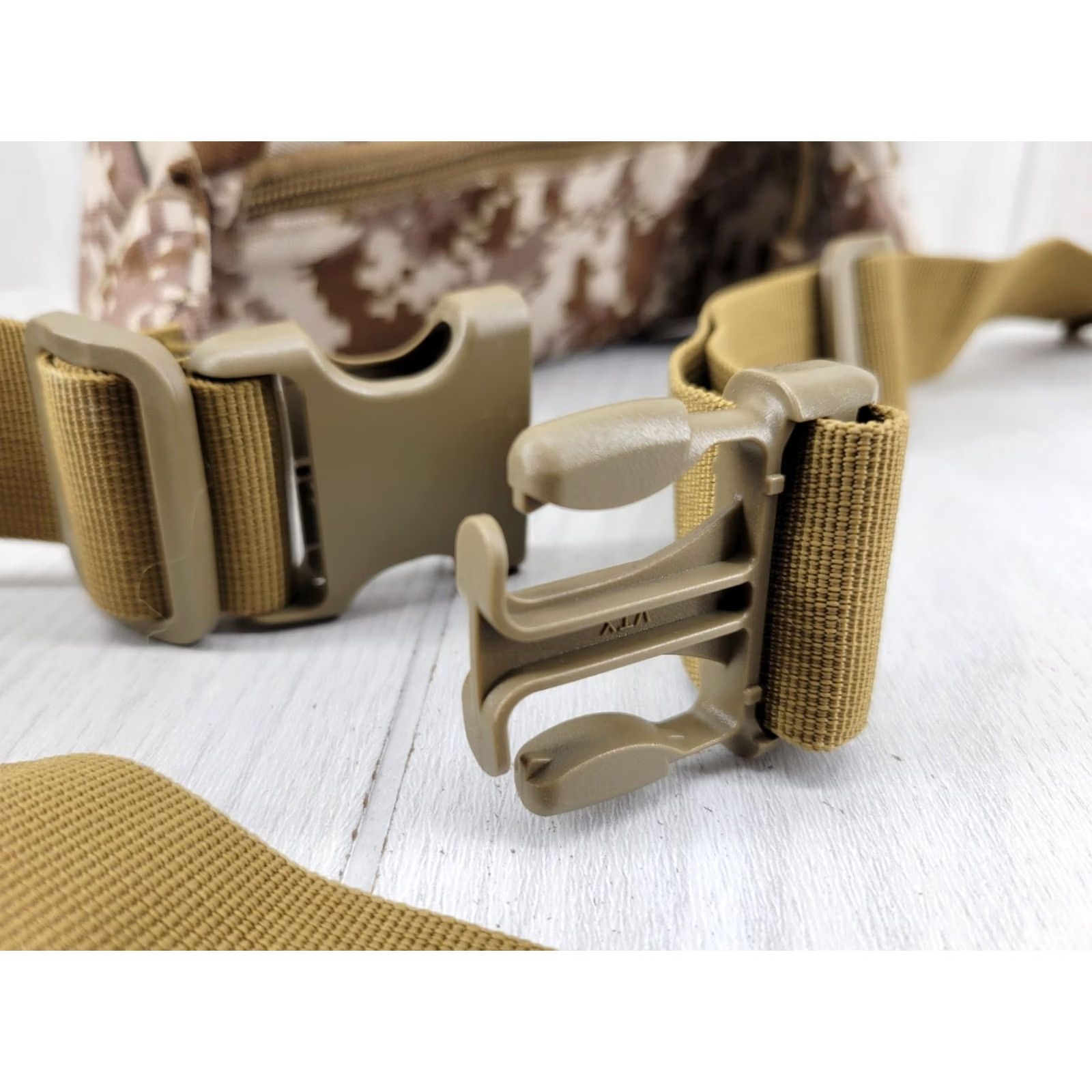 Vintage VINTAGE Digital Camo Fanny Pack Waist Bag Desert Camo Men Small Camo Outdoor Polyester Fanny/Waist Pack Mens Size ONE SIZE - 6 Thumbnail