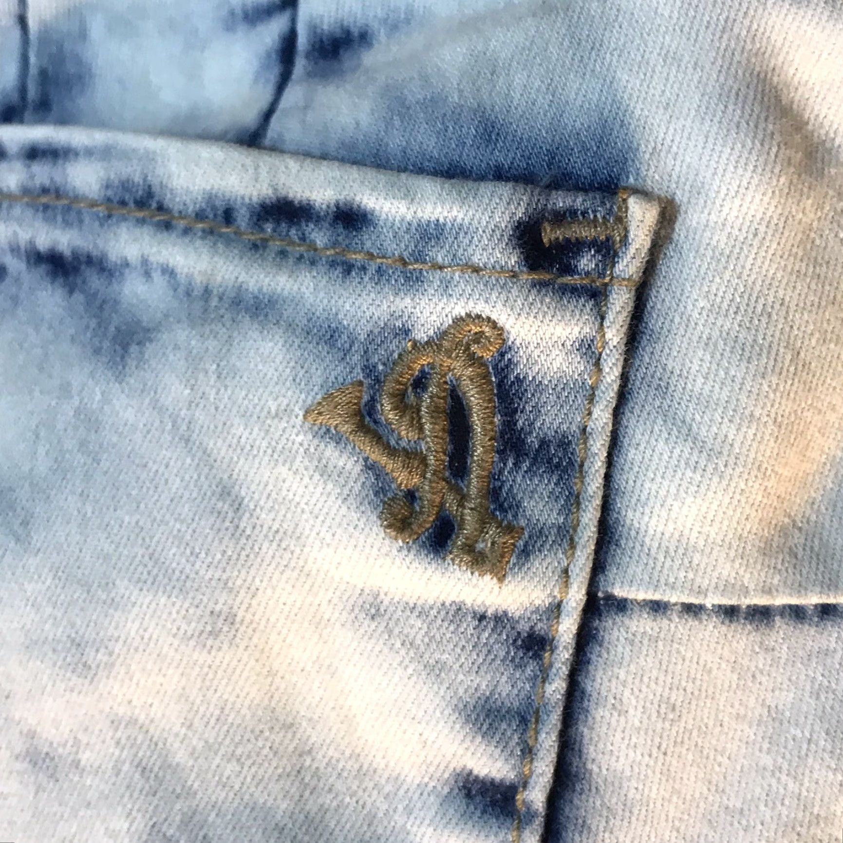 Vintage VINTAGE VIP Destroyed Skinny Jeans Jeans (Juniors) Size 5-6 EUC White/Blue Denim Acid Wash 28W 23in Inseam Womens Size 27" / US 4 / IT 40 - 3 Thumbnail