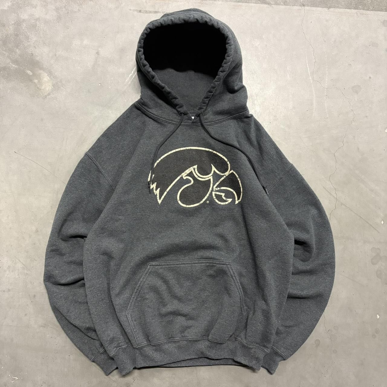 Japanese Brand × Vintage Crazy Vintage Y2K/2000s University of Iowa Hawkeyes Grey Collegiate Essential Hoodie! Size US M / EU 48-50 / 2 - 1 Thumbnail