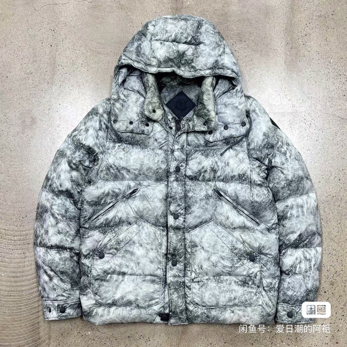 Moncler Moncler Down Jacket camo Size US S / EU 44-46 / 1 - 1 Thumbnail