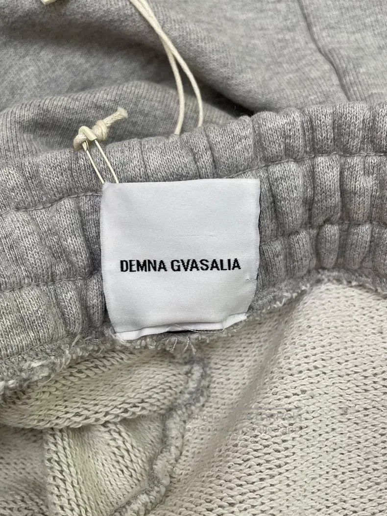 Vetements Vetements size M Asymmetrical Sweatpants Size US 27 - 5 Thumbnail