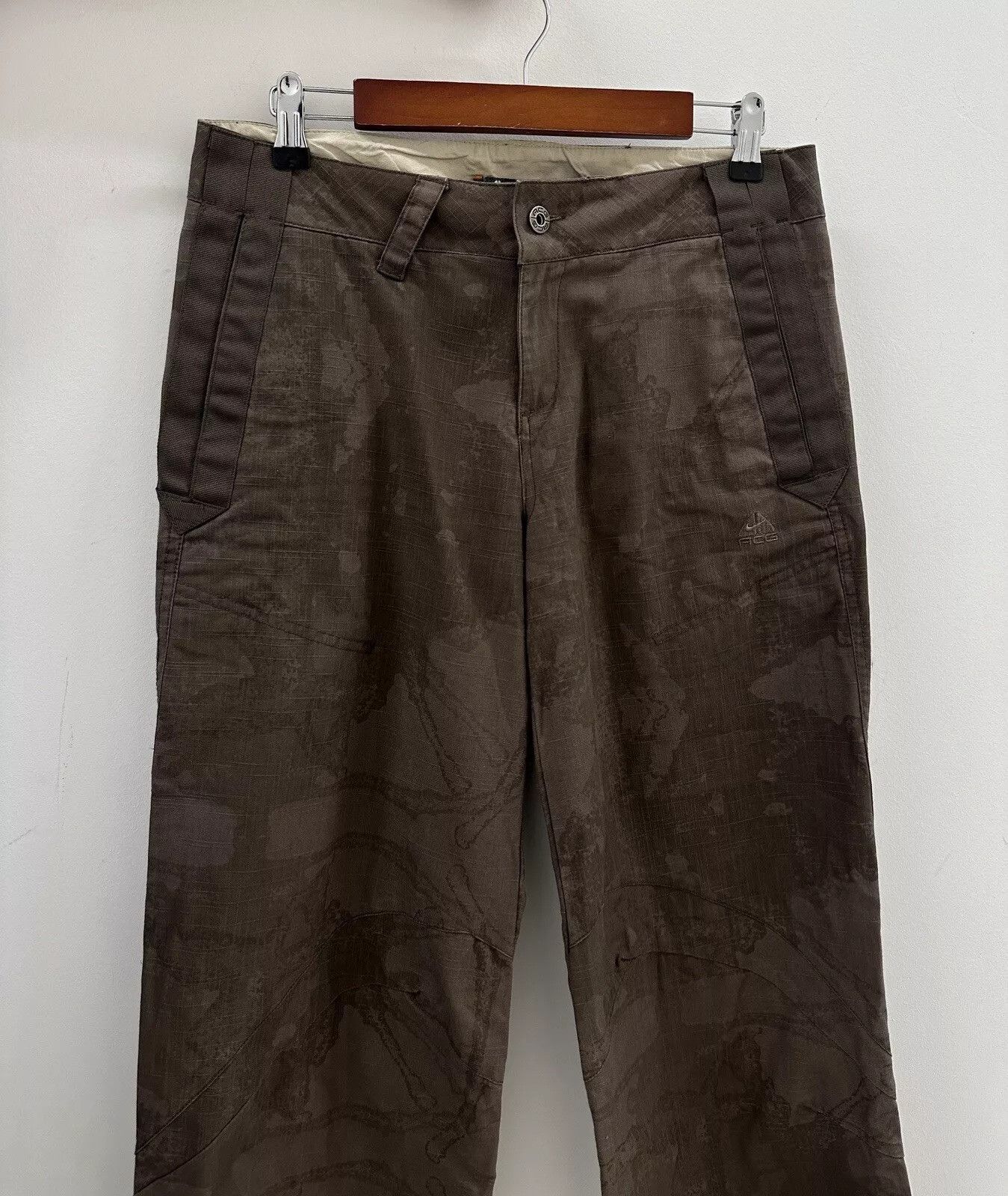 Nike Vintage Nike Acg 2000s Y2k Wide Baggy Pants Pocket Camo Size 27" / US 4 / IT 40 - 3 Thumbnail