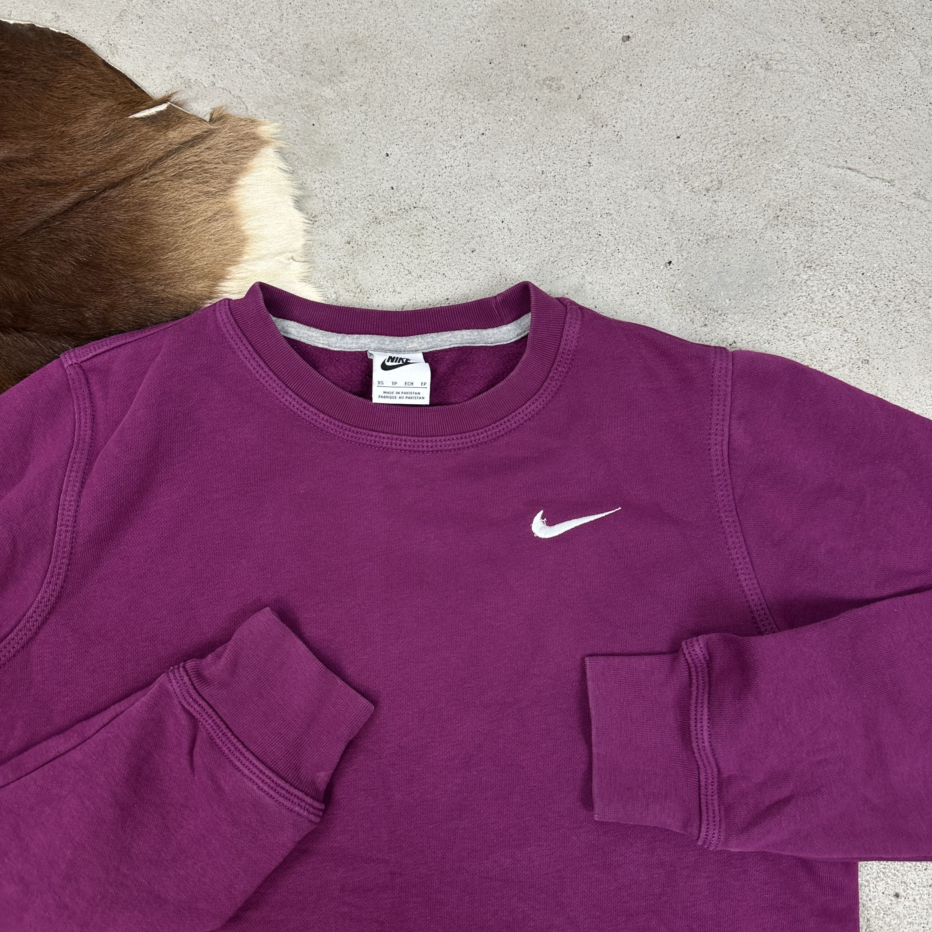 Nike × Vintage Vintage Streetwear Sporty 00s Nike Classic Logo Sweatshirt Size XS / US 0-2 / IT 36-38 - 3 Thumbnail