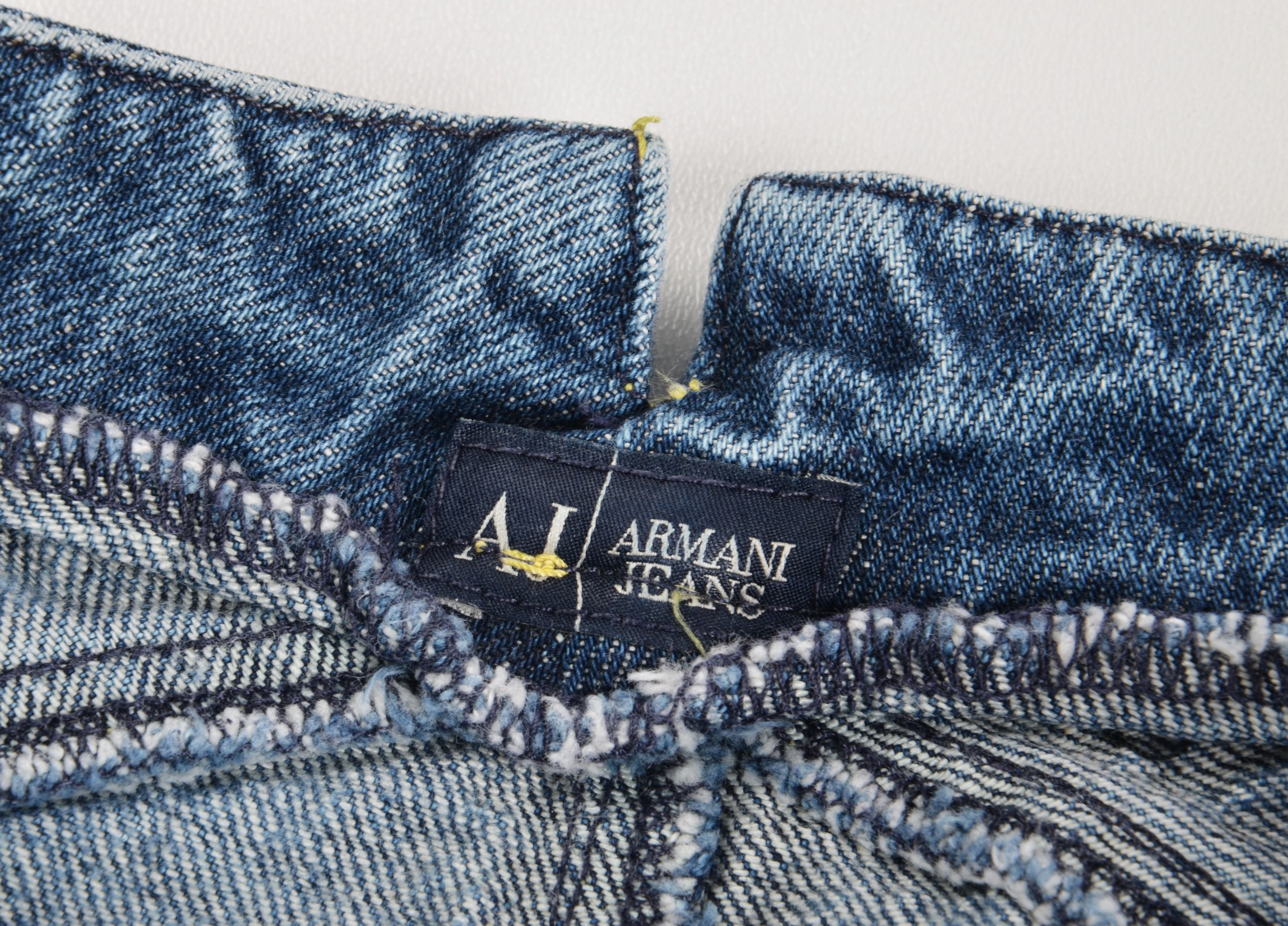 Armani Vintage Armani Jeans Y2K Blue Mini Denim Skirt Size 26" / US 2 / IT 38 - 7 Thumbnail