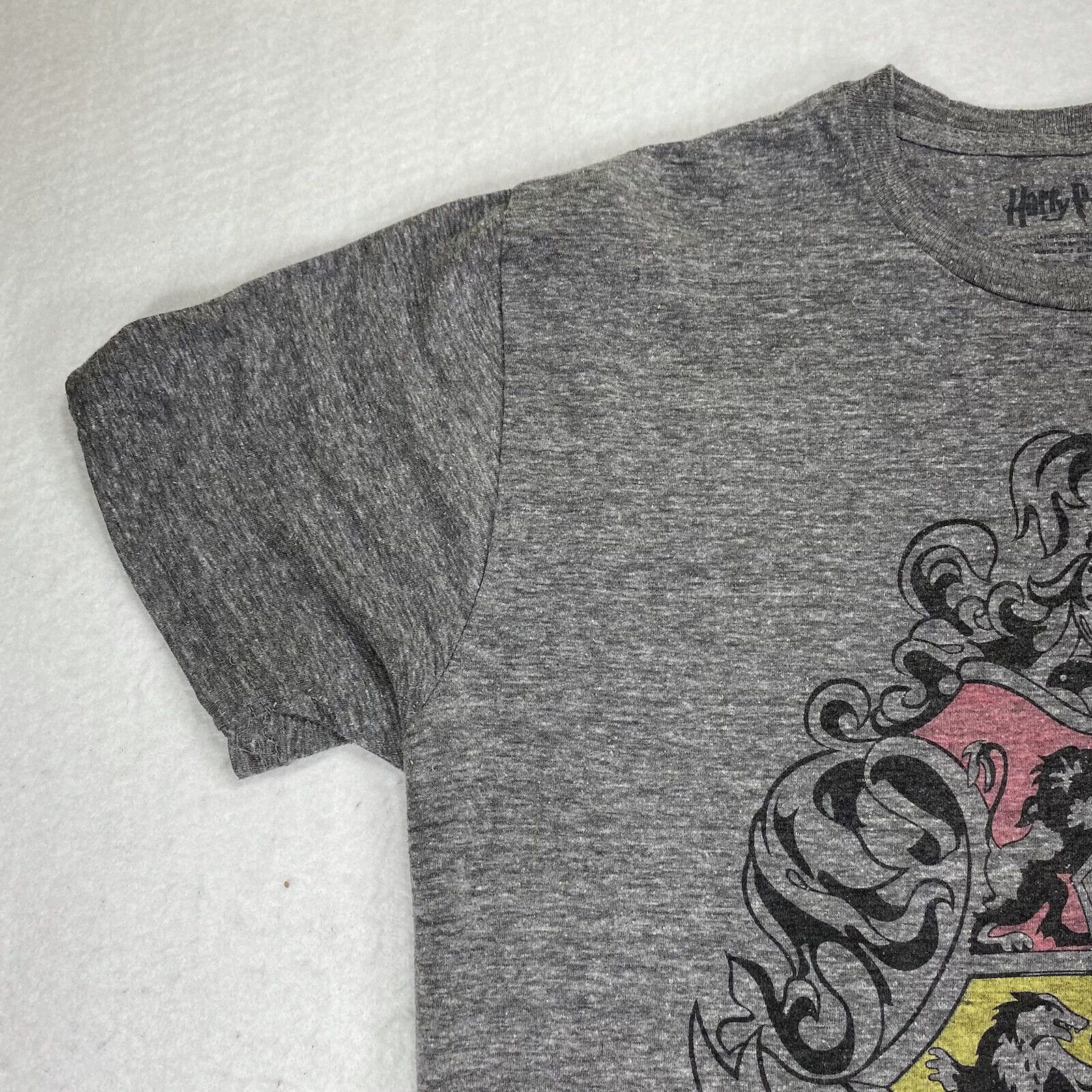 Universal Studios Harry Potter School Of Witchcraft & Wizardry Small T-Shirt Size US S / EU 44-46 / 1 - 5 Thumbnail