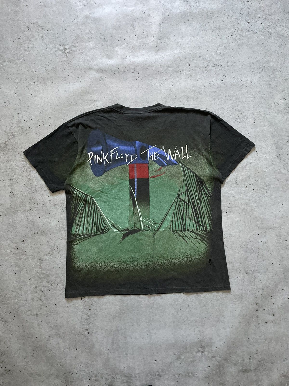Band Tees × Pink Floyd × Vintage Vintage 1982’s Pink Floyd The Wall All Over Print. Size US XL / EU 56 / 4 - 2 Thumbnail