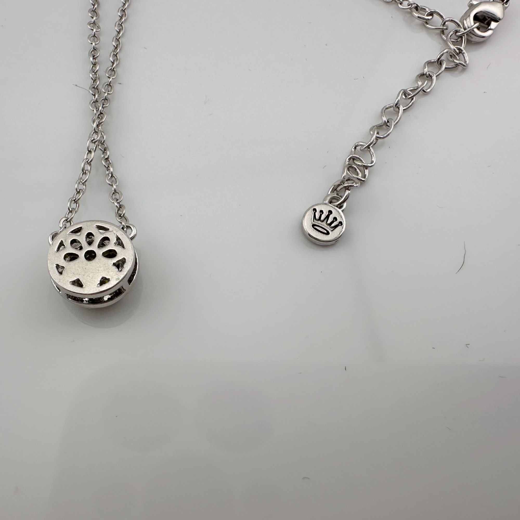 Other Beautiful Green Peridot & White Topaz Round Halo Necklace an Size ONE SIZE - 11 Thumbnail