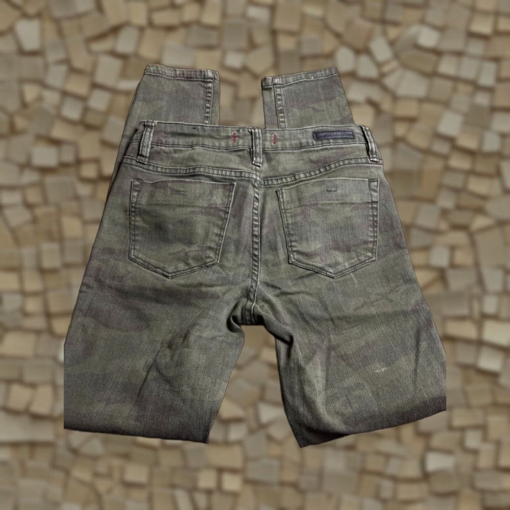 Sanctuary VINTAGE? (No) Sanctuary Jeans Women's Size 25 Green Camouflage Ace Utility Pockets Jeans Size 42" / US 20 - 1 Thumbnail