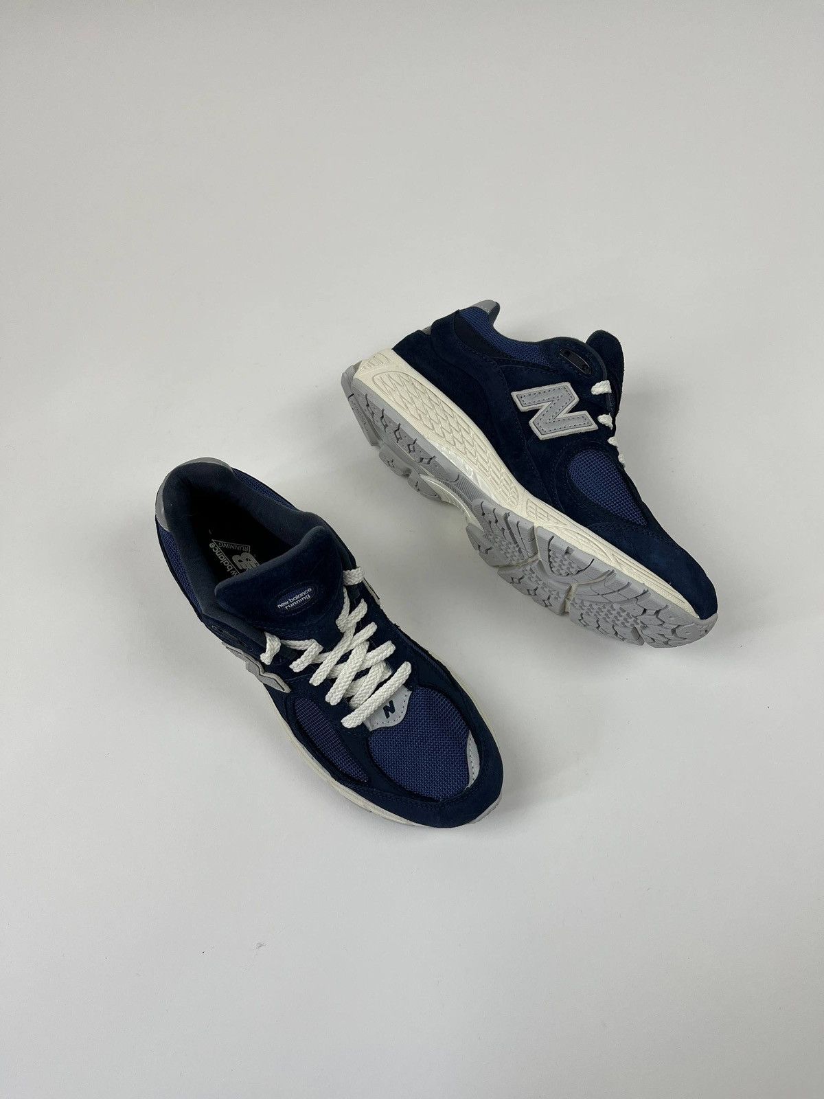 New Balance New Balance 2002R Navy Grey Sneakers Women US 6 6.5 Mismatch Size US 6 / IT 36 - 2 Thumbnail